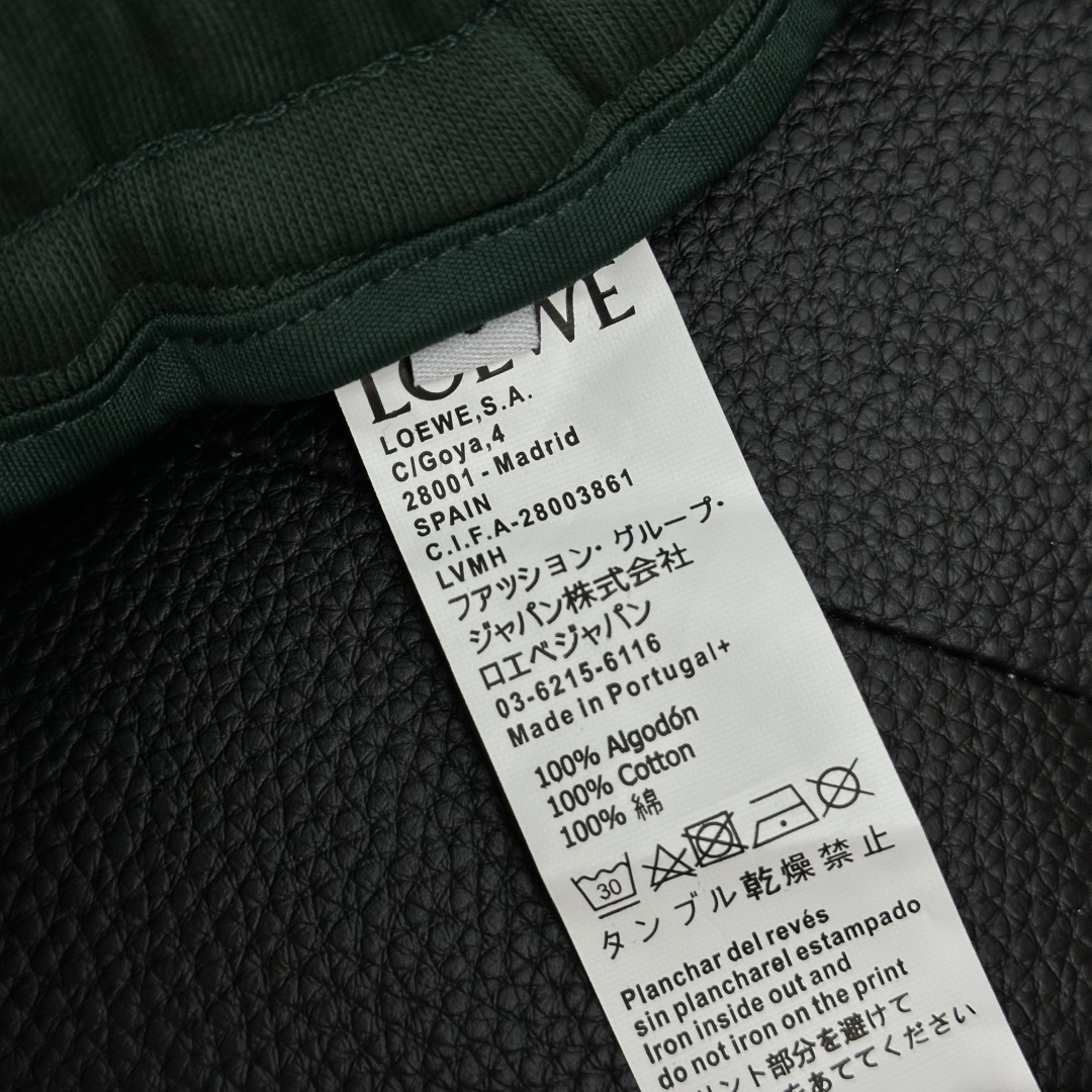  loewe罗意威夏季新款男士休闲短裤，三标齐全，高级定制全棉面料，舒适度极高，细节无可挑剔，顶级辅料配