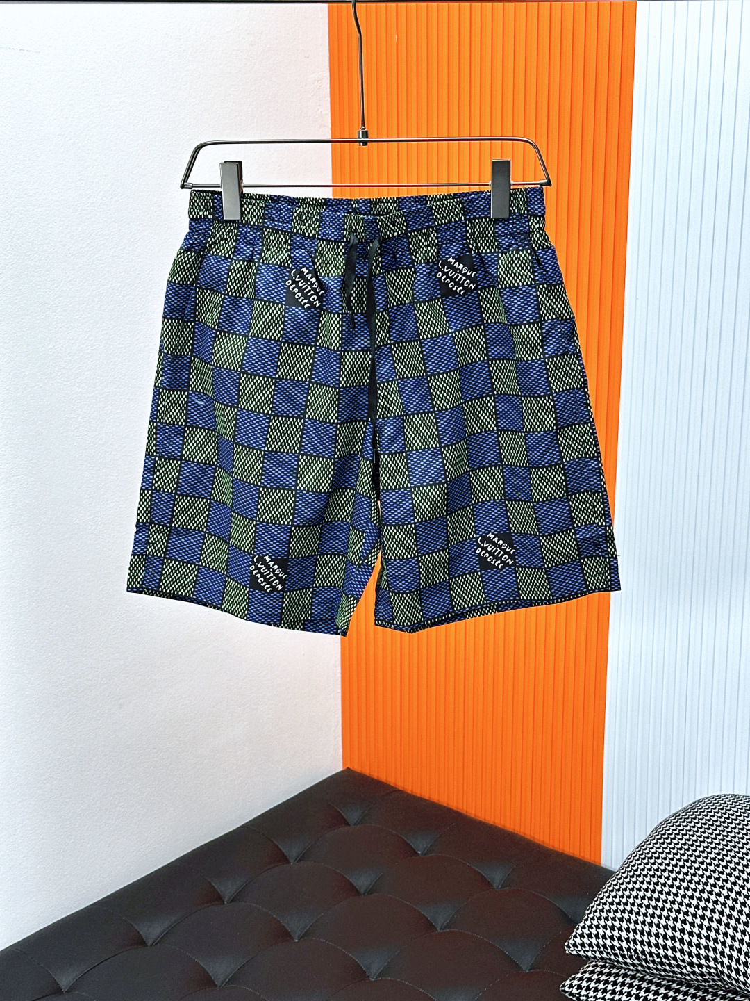 NO:464923,louis vuitton [top original list] ss25 men's spring and summer series damier plaid shorts Fidong designer show style classic old-fashioned chessboard style simple full of high-end sizes m l xl,,louis vuitton, shorts,alexander wang19860909louis vuitton【顶级原单】 ss25 男士春夏系列 damier 格纹短裤菲董设计师秀款 经典老花棋盘风格时尚 简单 高级感满满 sizes m l xl,,louis vuitton,shorts,alexander wang,Men's clothing