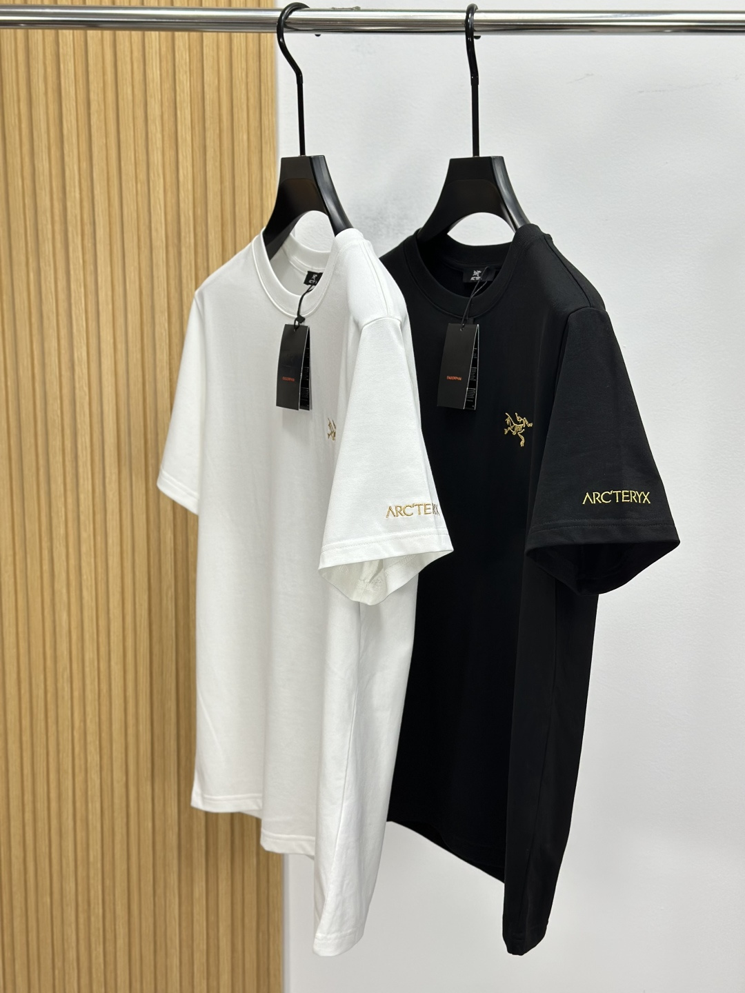 NO:499197,Archaeoptera Bird ARC'TERYX men's casual short-sleeved, business, outdoor casual version. You can wear it for daily work and outdoor sports. Imported Yunduo mercerized cotton fabric. This model has been carefully designed by many famous designers of Bird Family. It is a perfect combination of fashion and leisure and outdoor sports, so whether you wear it normally or outdoor wear it is your best choice. S-XXL,, jil sanderarc'teryx, T-shirt, alexander wang19860909始祖鸟ARC'TERYX男士休闲短袖,商务 户外 休闲版.日常上班 户外运动都可以穿着,进口云朵丝光棉面料,此款经过鸟家多位著名设计师的精心设计,是时尚休闲与户外运动的完美结合,所以无论您平时穿或者户外穿都是您的最佳选择. 码数S-XXL,,jil sanderarc'teryx,T-shirt,alexander wang,Men's clothing