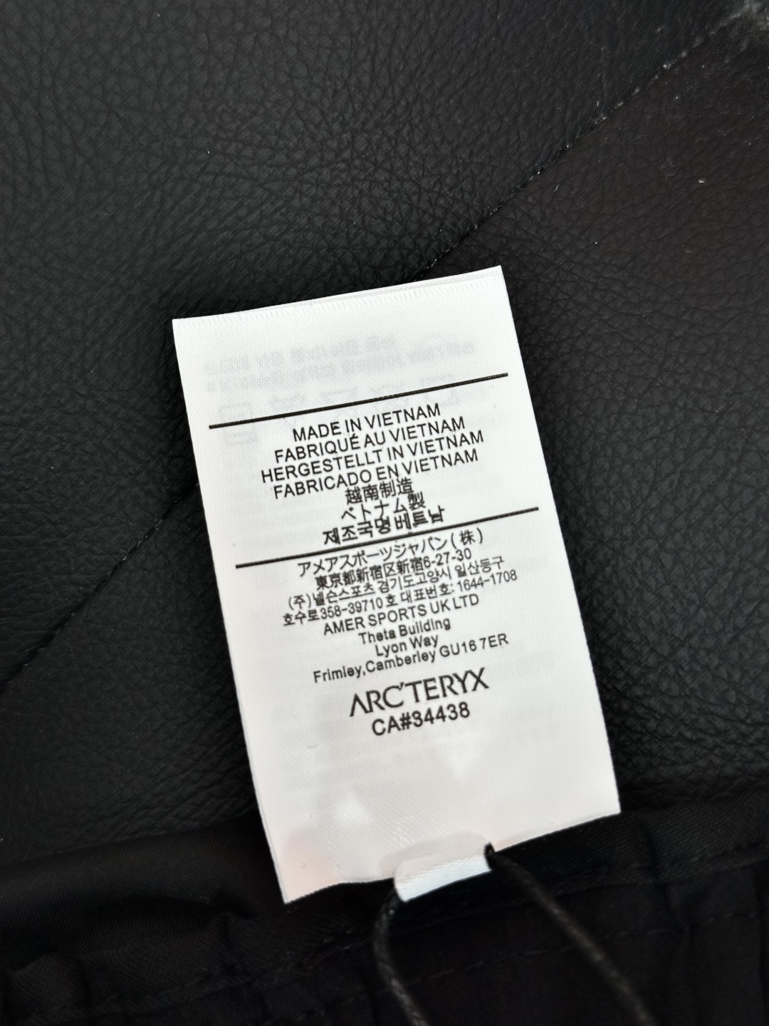 始祖鸟ARC'TERYX男士休闲速干短裤，商务 户外 休闲版。颜色:黑色 ，天蓝，藏蓝，橘色，米色此款裤