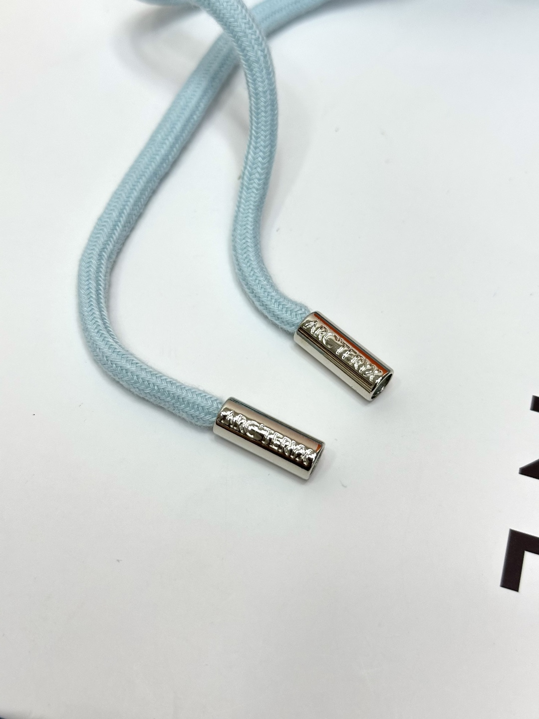 始祖鸟ARC'TERYX男士休闲速干短裤，商务 户外 休闲版。颜色:黑色 ，天蓝，藏蓝，橘色，米色此款裤