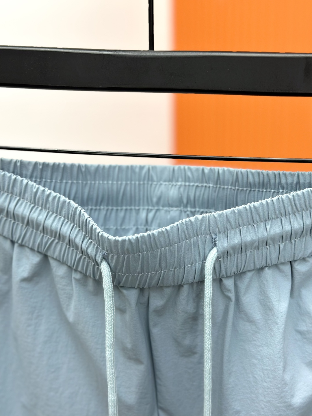 始祖鸟ARC'TERYX男士休闲速干短裤，商务 户外 休闲版。颜色:黑色 ，天蓝，藏蓝，橘色，米色此款裤