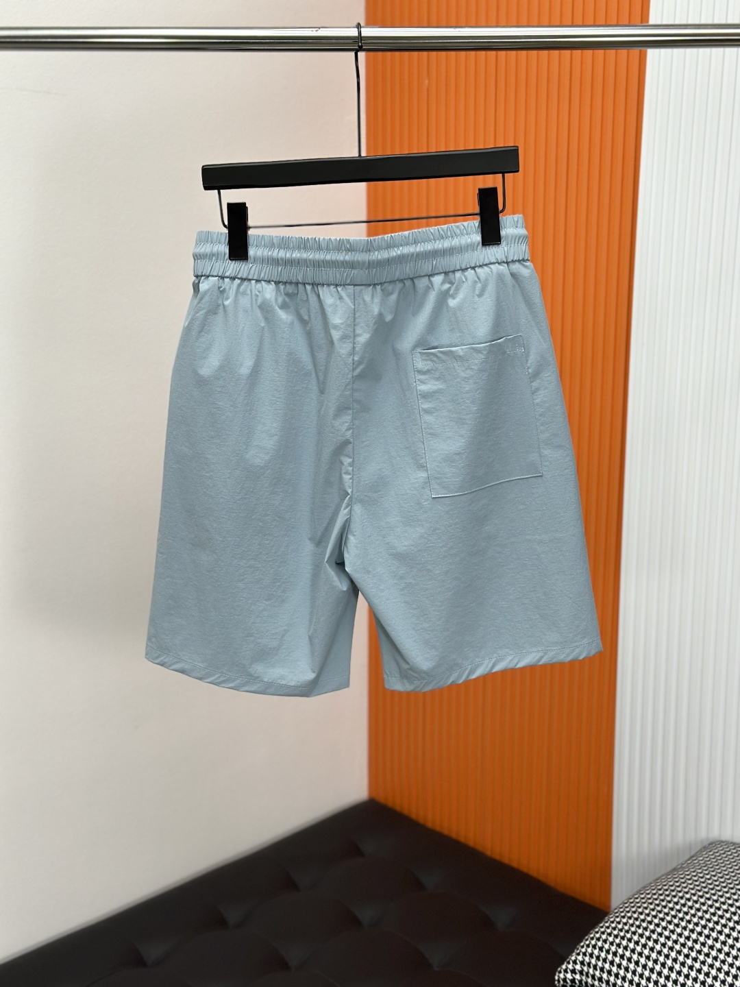 始祖鸟ARC'TERYX男士休闲速干短裤，商务 户外 休闲版。颜色:黑色 ，天蓝，藏蓝，橘色，米色此款裤