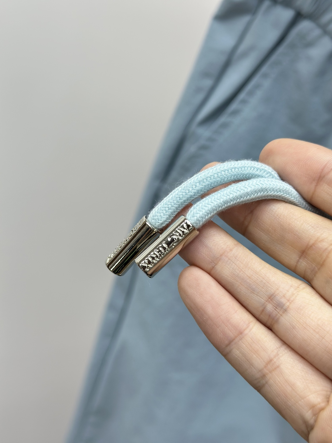 始祖鸟ARC'TERYX男士休闲速干短裤，商务 户外 休闲版。颜色:黑色 ，天蓝，藏蓝，橘色，米色此款裤