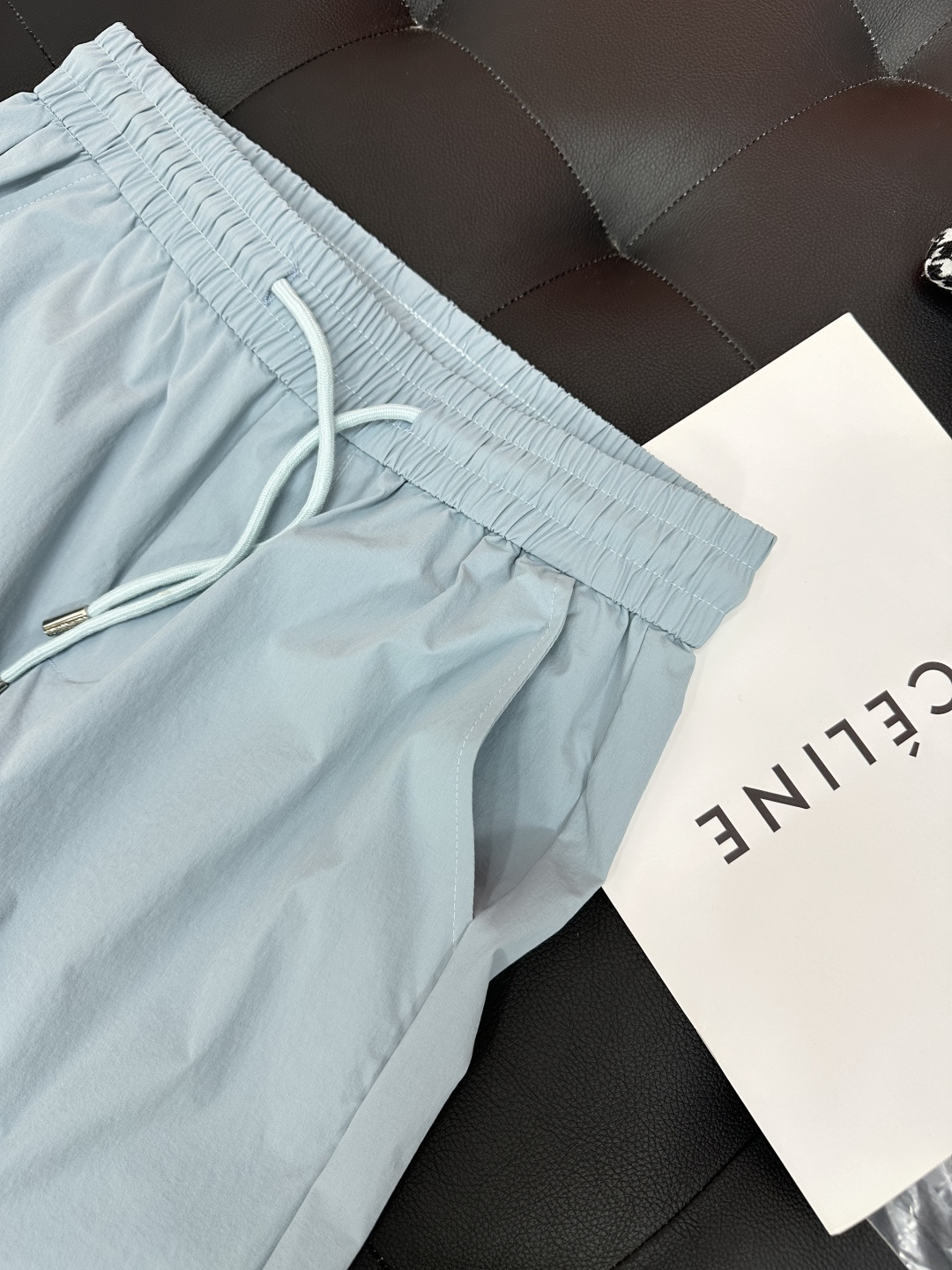 始祖鸟ARC'TERYX男士休闲速干短裤，商务 户外 休闲版。颜色:黑色 ，天蓝，藏蓝，橘色，米色此款裤