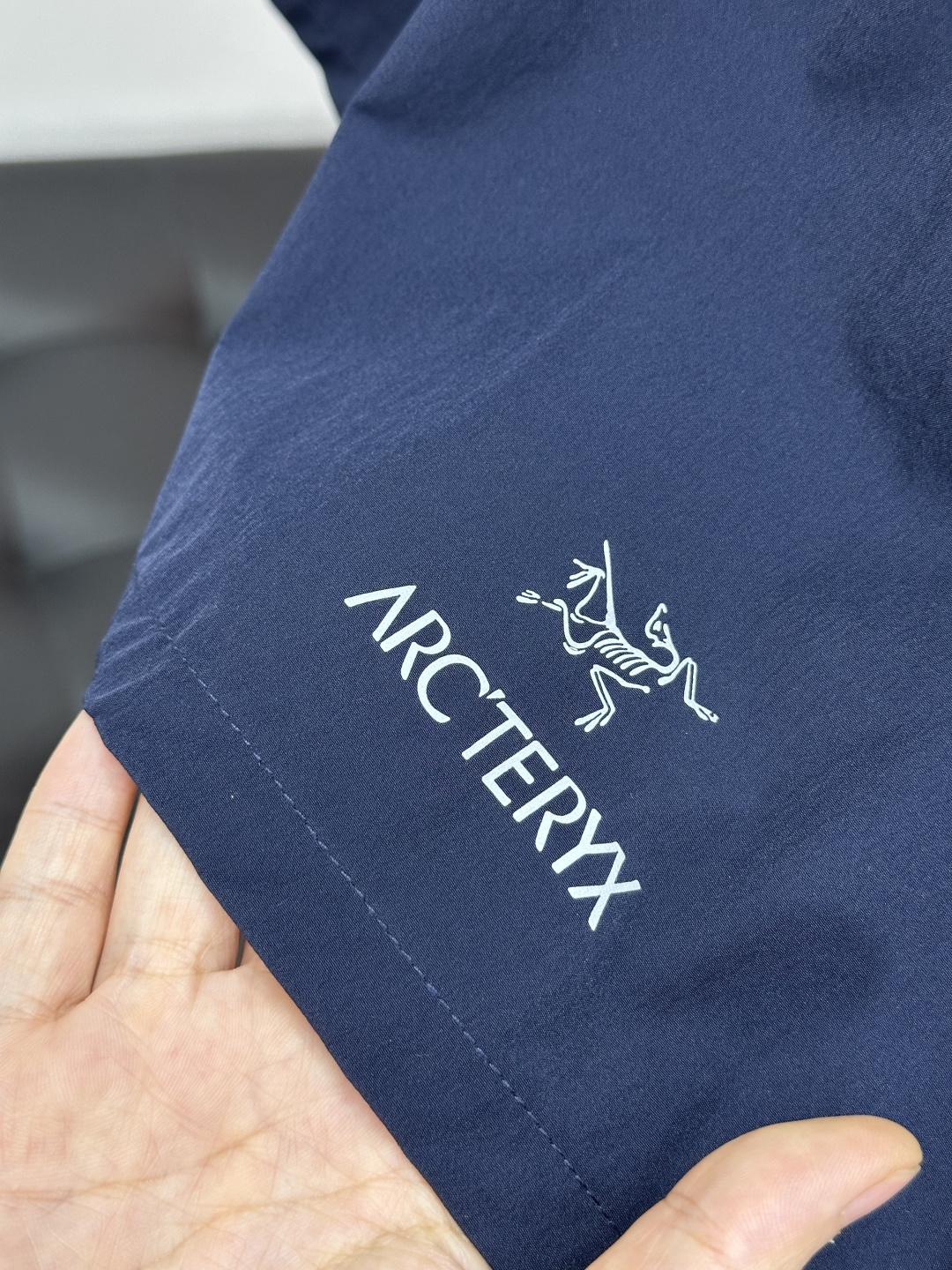 始祖鸟ARC'TERYX男士休闲速干短裤，商务 户外 休闲版。颜色:黑色 ，天蓝，藏蓝，橘色，米色此款裤