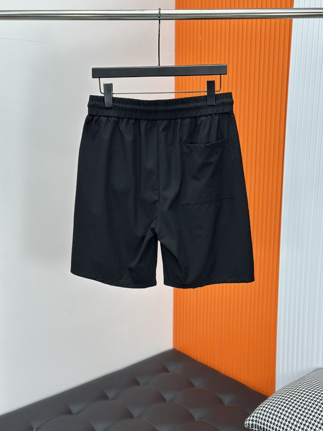 始祖鸟ARC'TERYX男士休闲速干短裤，商务 户外 休闲版。颜色:黑色 ，天蓝，藏蓝，橘色，米色此款裤