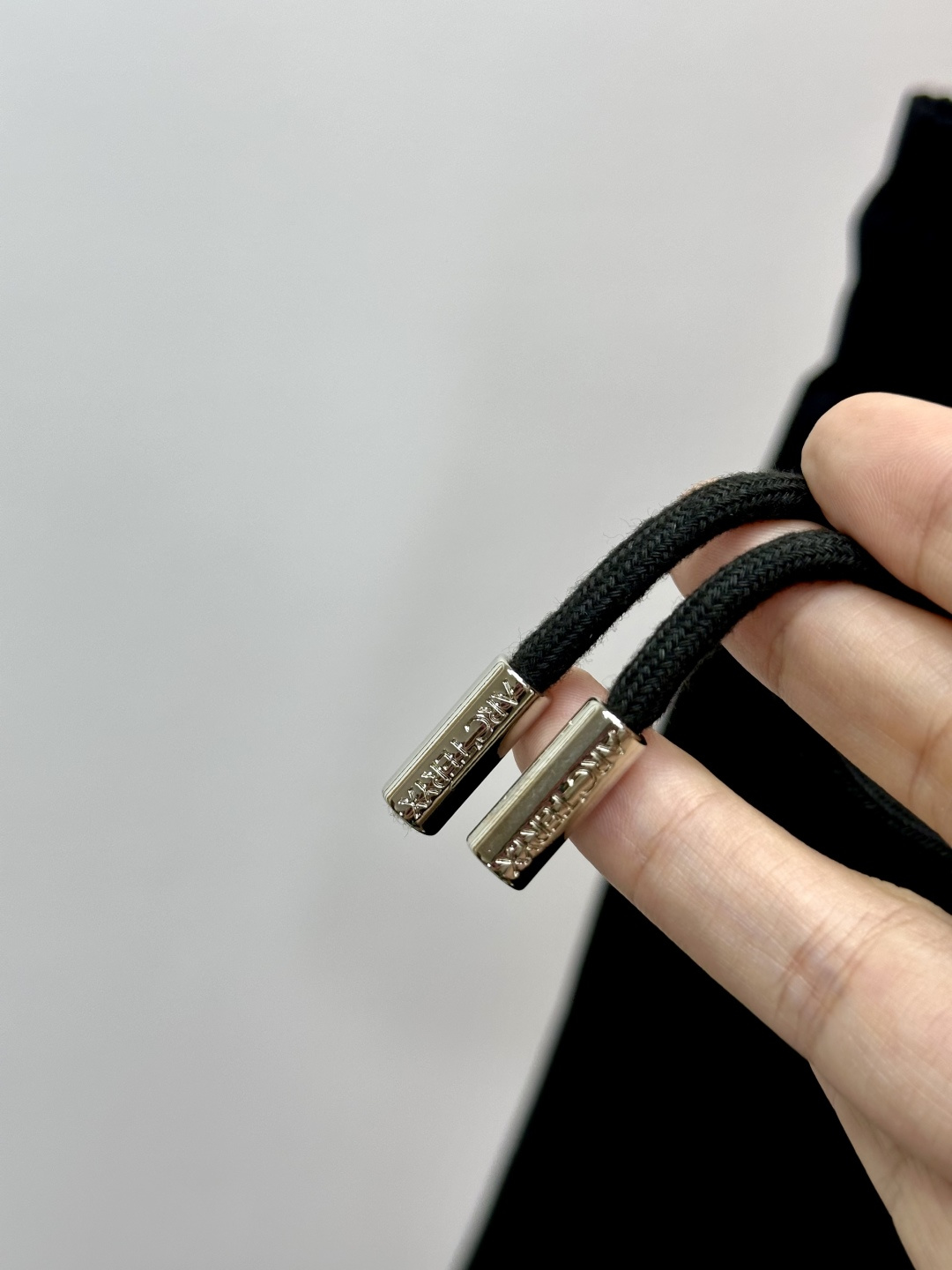 始祖鸟ARC'TERYX男士休闲速干短裤，商务 户外 休闲版。颜色:黑色 ，天蓝，藏蓝，橘色，米色此款裤