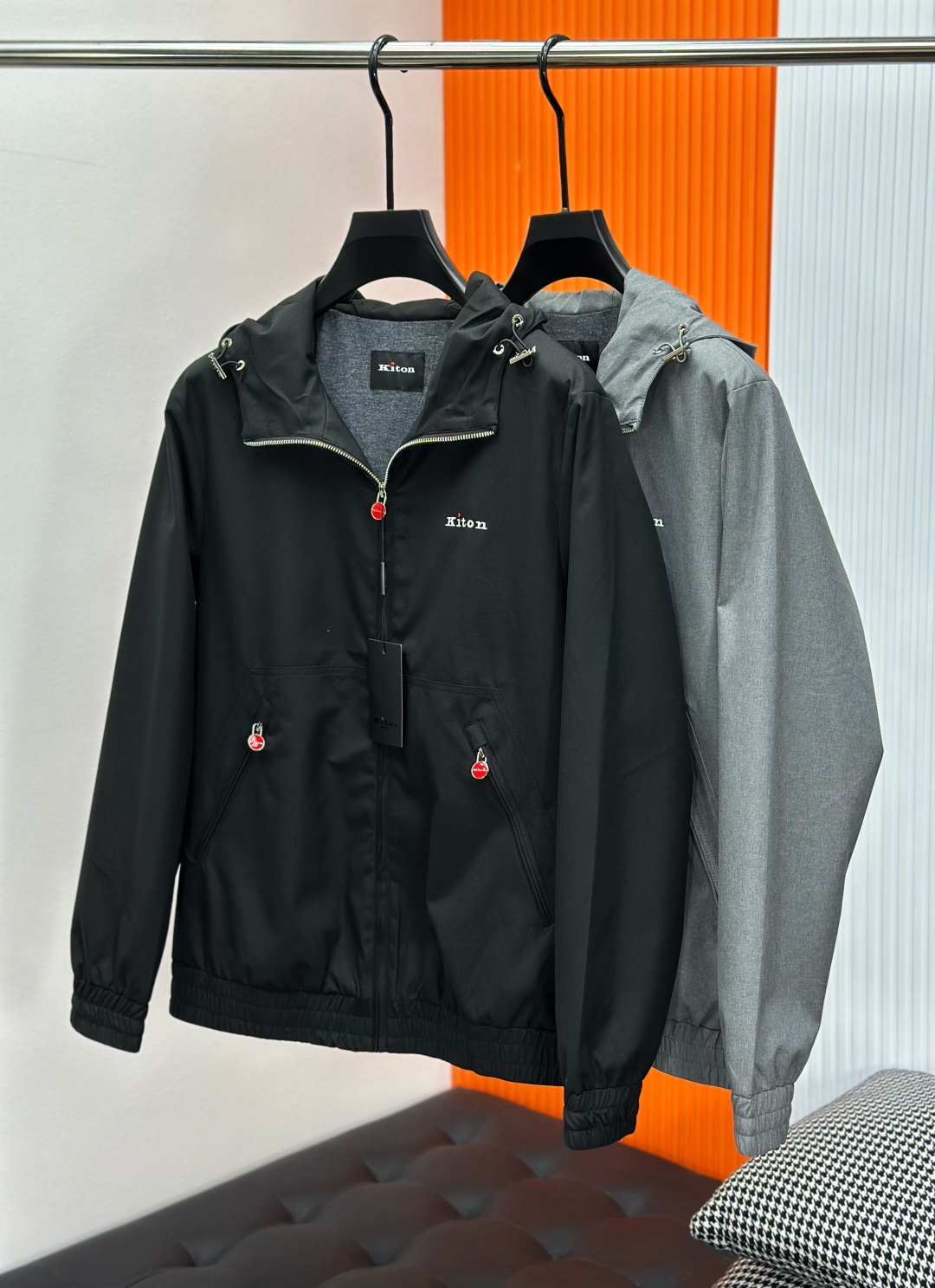 NO:527611,Kenchiton Kiton25ss autumn new style, the same style for men's hooded jacket on the official website, the original three-standard complete high-end version, customized fabric, breathable and comfortable, impeccable details, brand element design concept, reflecting high quality. The feel is delicate and soft, presents casual cut, and the upper body style is excellent. Highly recommended. Number of sizes M-3XL,, jackets & coats, jackets & coats,hats,alexander wang19860909肯奇顿kiton25ss秋季新款 官网同款男士连帽夹克外套, 原单三标齐全高端版本 定制面料 透气舒适度高,细节无可挑剔,品牌元素设计理念,体现高品质.手感细腻柔软 呈现休闲裁剪,上身版型超赞 强烈推荐 码数M-3XL,,jackets & coats,jackets & coats,hats,alexander wang,Men's clothing