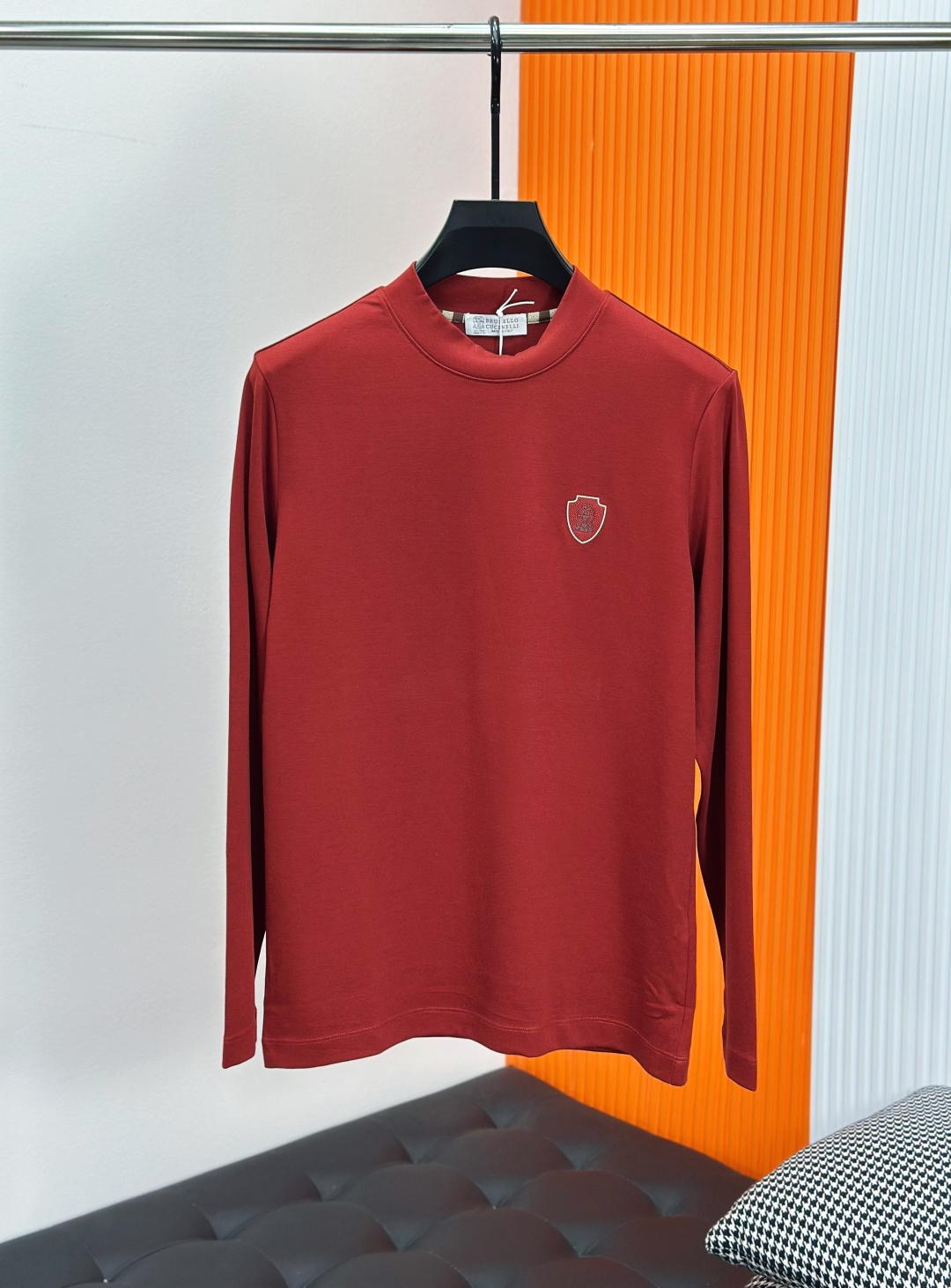 NO:599545,bc, 2025 autumn and winter new long-sleeved base T-shirt!  It uses high-end 80-count yarn of the noble PIMA cotton, mousse cotton fabric, and LYCRA new fiber interweaving and blending. It is finished with complex and advanced liquid ammonia mercerization. The fabric has a mousse-like skin-friendly and delicate touch, and is stiff and not easy to wrinkle, durable to wear and wash, and not easy to deform. It is a very high-end and advanced T-shirt fabric. A must-have for spring and summer!  Size M-XXXL,,tees,t-shirt,alexander wang19860909bc、2025秋冬新款长袖打底T恤！选用棉中贵族PIMA棉的高端80支纱线,慕斯棉面料,配合莱卡(LYCRA)新型纤维交织混纺.并经过复杂先进的液氨丝光整理.让面料拥有慕斯般的亲肤细腻触感,并且具有挺括不易皱, 耐穿洗,不易变形等特性. 是一款非常高端先进的T恤面料.春夏季搭配的必备款！ 尺码M-XXXL,,tees，t-shirt,alexander wang,Men's clothing