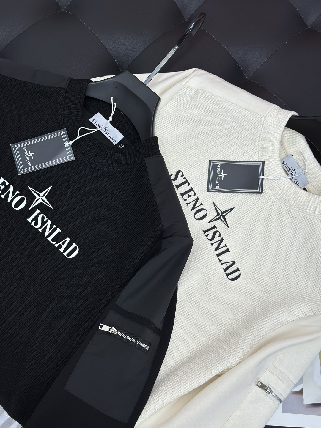 NO:645300,Stone Island 25FW new autumn and winter basic casual sweatshirt, men's classic letter logo logo fashion sports and leisure round neck sweatshirt!  Trading company channels are scarce, and GW is on sale simultaneously!  The long-lasting iconic product of the Meng family, a high-quality product with full representativeness and full sense of specification. It selects imported viscose polyester fiber fabrics supplied by customers. It is soft, warm, comfortable, breathable, light and drapey. The quadruple fiber structure makes the fabric less prone to wrinkles and has superior comfort and skin-friendly properties. It is an environmentally friendly fabric of the highest standard!  The recognition is perfect. This kind of sweatshirt can make you stand out among passers-by. It is worth owning!  A perfect commuting item, fully recommended!  It meets the needs of daily wear and street style, and is highly fashionable and practical!  Size 48/M-56/3XL,,hoodie,sweatshirts,alexander wang19860909石头岛25FW秋冬新款基础款休闲卫衣,男士经典字母徽标标识时尚运动休闲圆领卫衣！贸易公司渠道稀出,同步GW发售！蒙家族经久不衰的标志性臻品,代表性十足,规格感十足的精品 甄选客供进口粘纤聚酯纤维面料,柔透保暖舒适透气性佳、轻盈有垂感、四重纤维构造使得面料不容易产生皱褶,舒适度与亲肤性优越,属于最高标准的环保面料！辨识度满分,这样一件卫衣,让你在路人中区分出与众不同,值得拥有！绝不挑人的通勤单品,满分推荐！满足日常穿搭需求与出街造型,塑造性和实穿性极高！ 尺码48/M-56/3XL,,hoodie,sweatshirts,alexander wang,Men's clothing