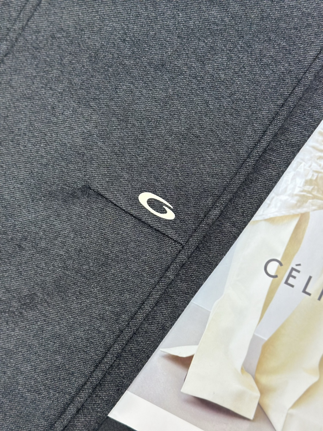 加绒加厚balenciaga巴黎世家2025秋冬系列！空气层复合热绒面料具有优异的透气性能，柔软轻盈不塌