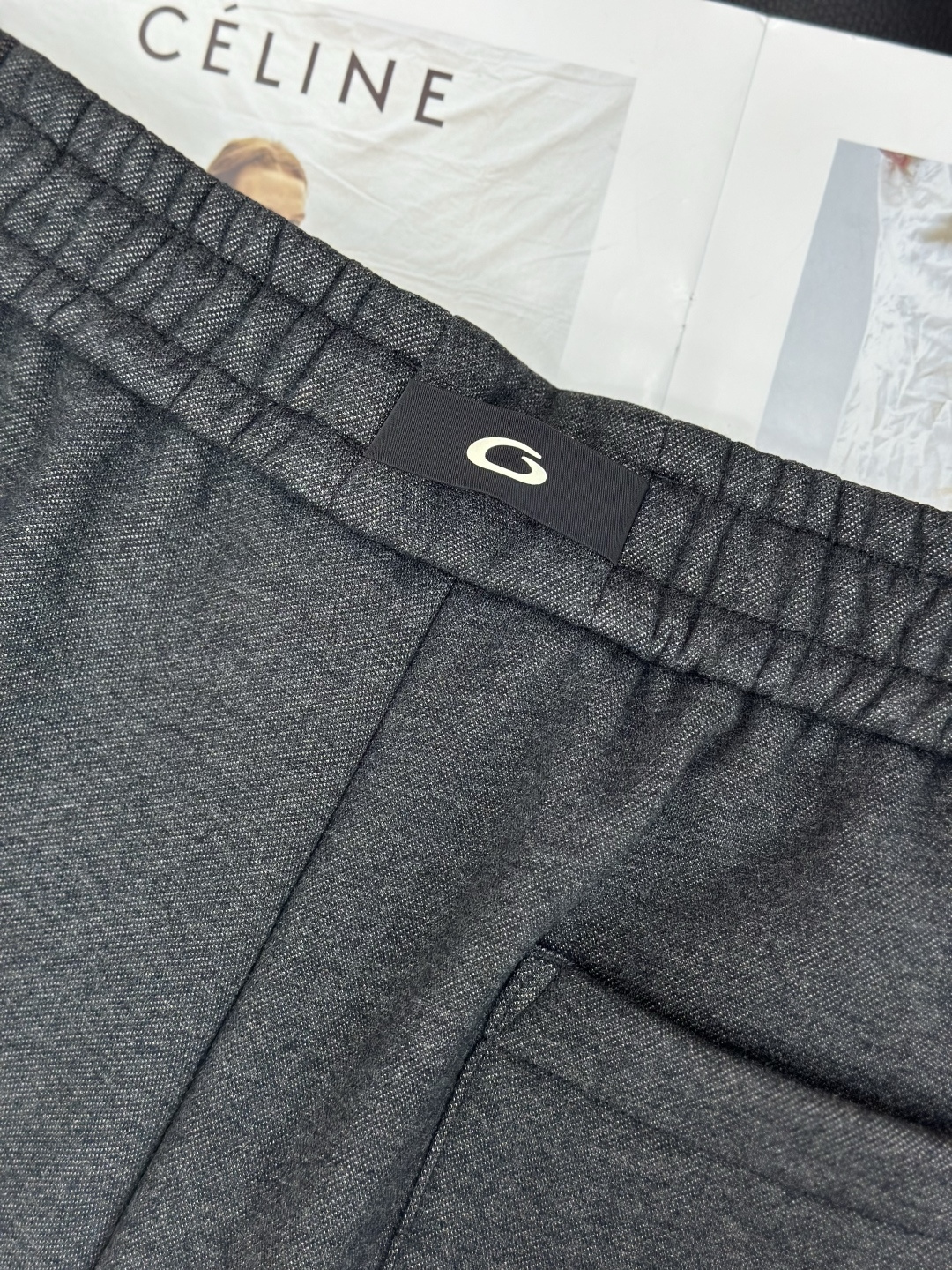 加绒加厚balenciaga巴黎世家2025秋冬系列！空气层复合热绒面料具有优异的透气性能，柔软轻盈不塌