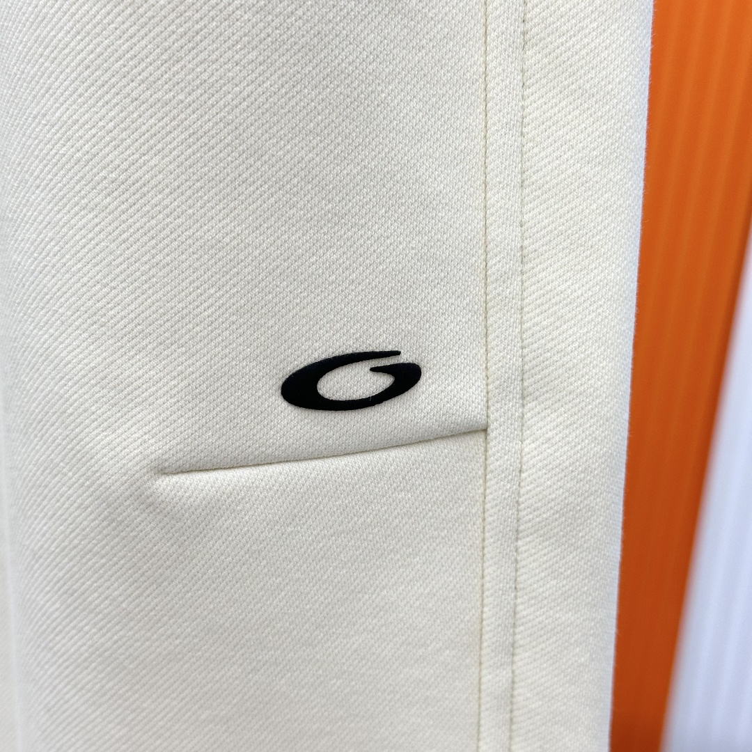 加绒加厚balenciaga巴黎世家2025秋冬系列！空气层复合热绒面料具有优异的透气性能，柔软轻盈不塌