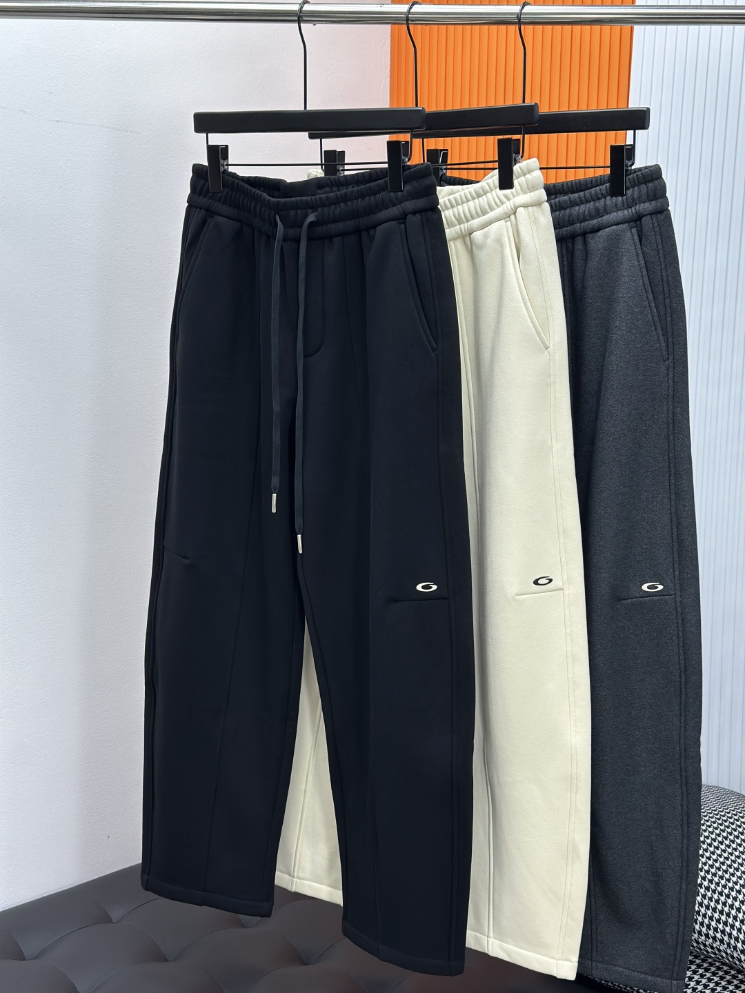 加绒加厚balenciaga巴黎世家2025秋冬系列！空气层复合热绒面料具有优异的透气性能，柔软轻盈不塌