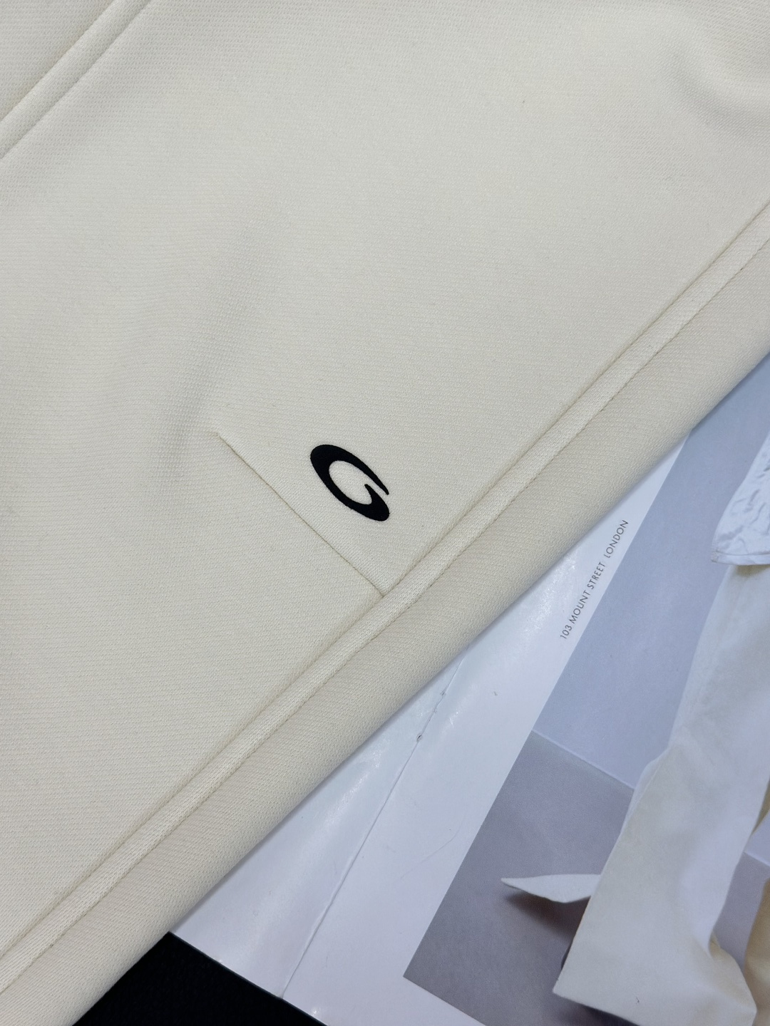 加绒加厚balenciaga巴黎世家2025秋冬系列！空气层复合热绒面料具有优异的透气性能，柔软轻盈不塌