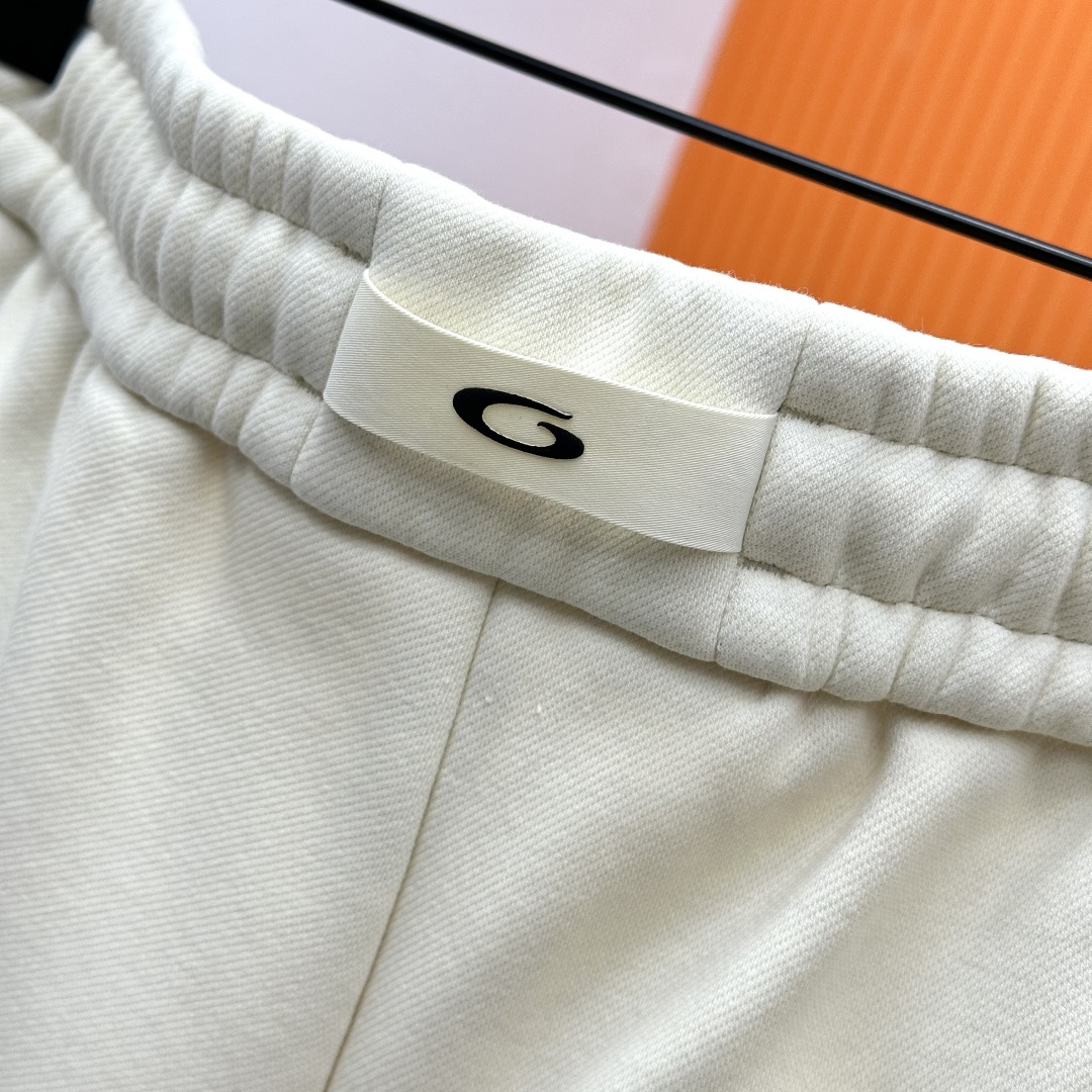 加绒加厚balenciaga巴黎世家2025秋冬系列！空气层复合热绒面料具有优异的透气性能，柔软轻盈不塌