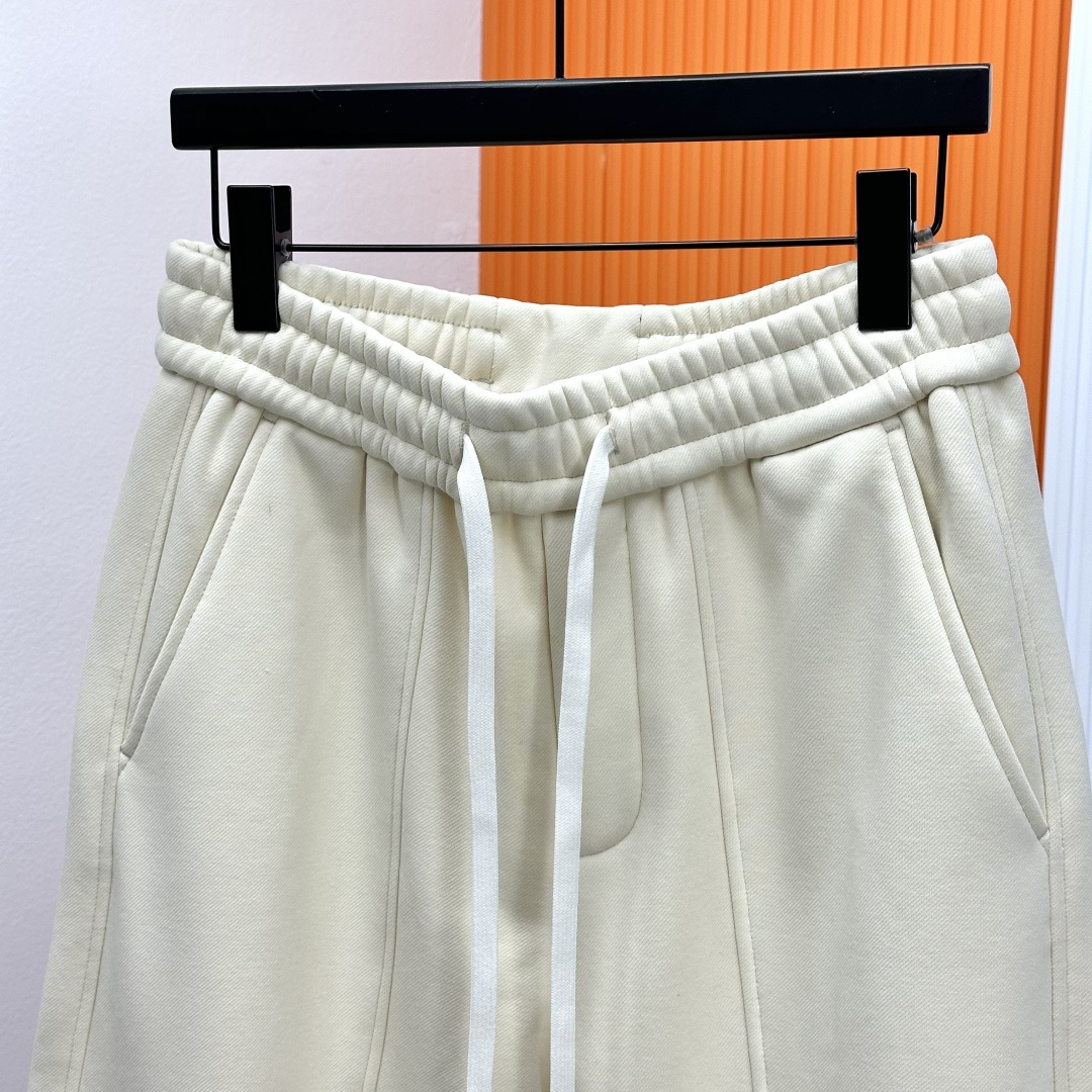 加绒加厚balenciaga巴黎世家2025秋冬系列！空气层复合热绒面料具有优异的透气性能，柔软轻盈不塌