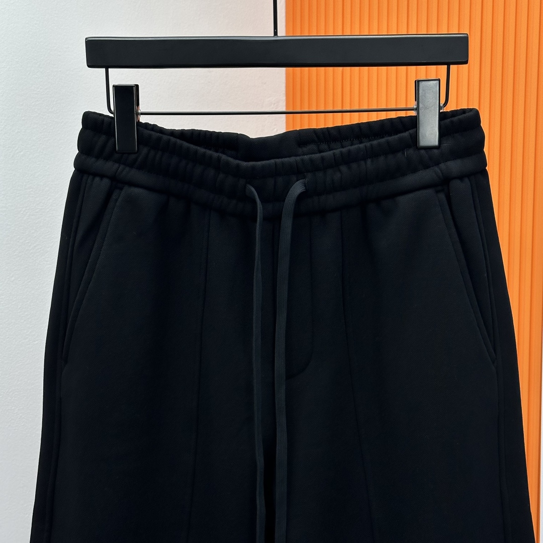 加绒加厚balenciaga巴黎世家2025秋冬系列！空气层复合热绒面料具有优异的透气性能，柔软轻盈不塌