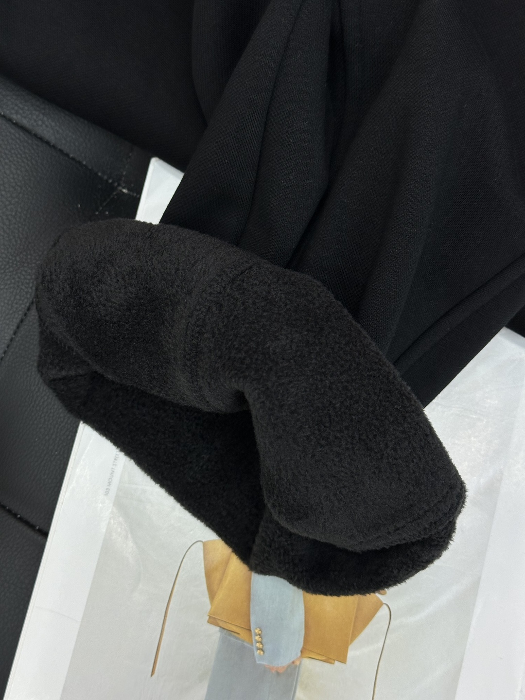 加绒加厚balenciaga巴黎世家2025秋冬系列！空气层复合热绒面料具有优异的透气性能，柔软轻盈不塌