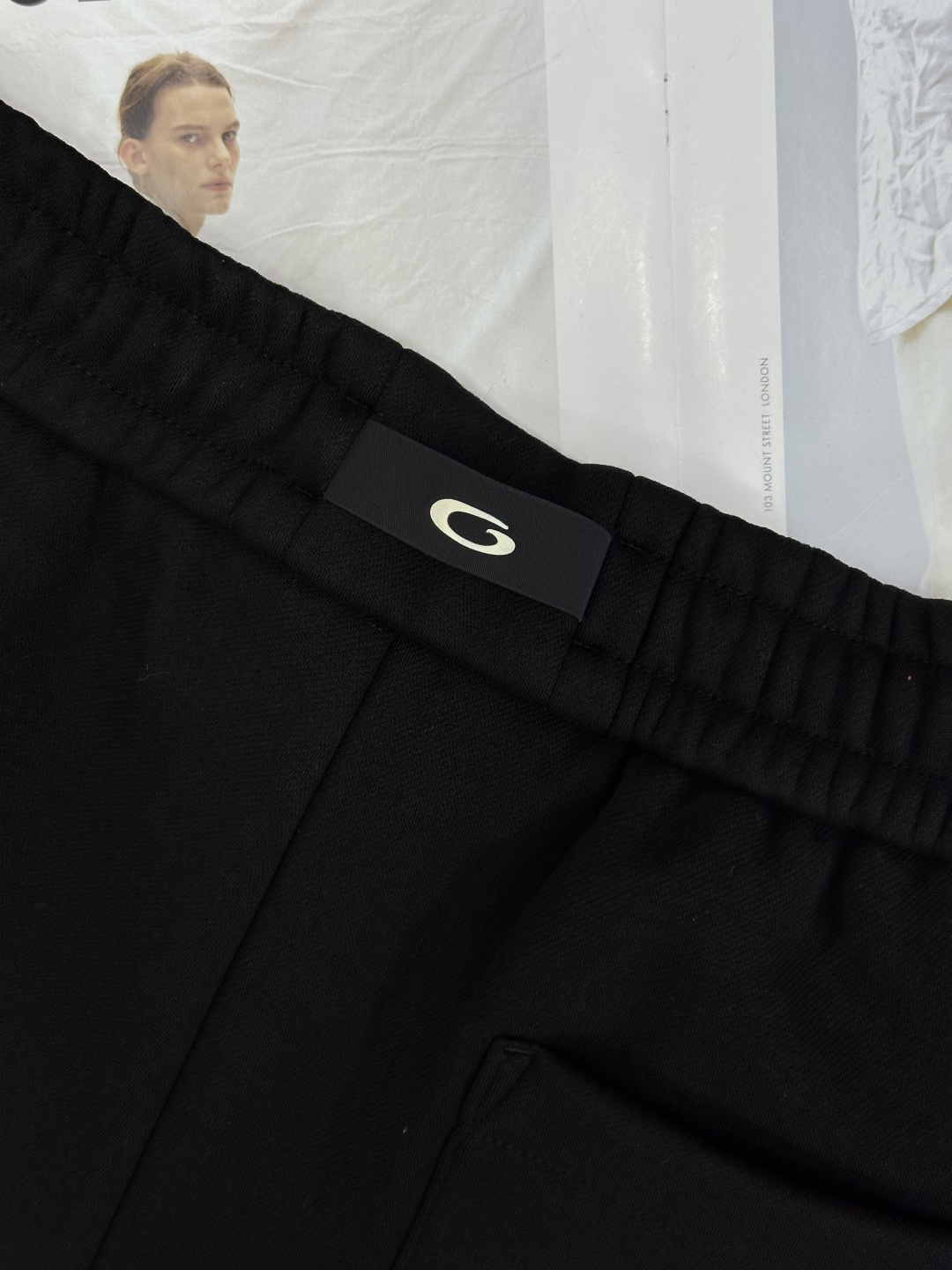 加绒加厚balenciaga巴黎世家2025秋冬系列！空气层复合热绒面料具有优异的透气性能，柔软轻盈不塌