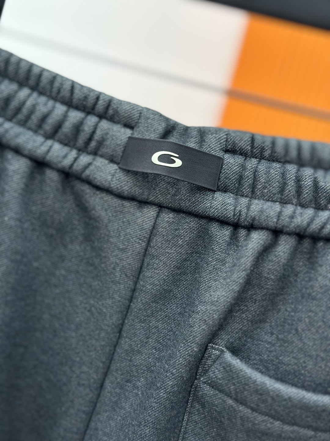 加绒加厚balenciaga巴黎世家2025秋冬系列！空气层复合热绒面料具有优异的透气性能，柔软轻盈不塌