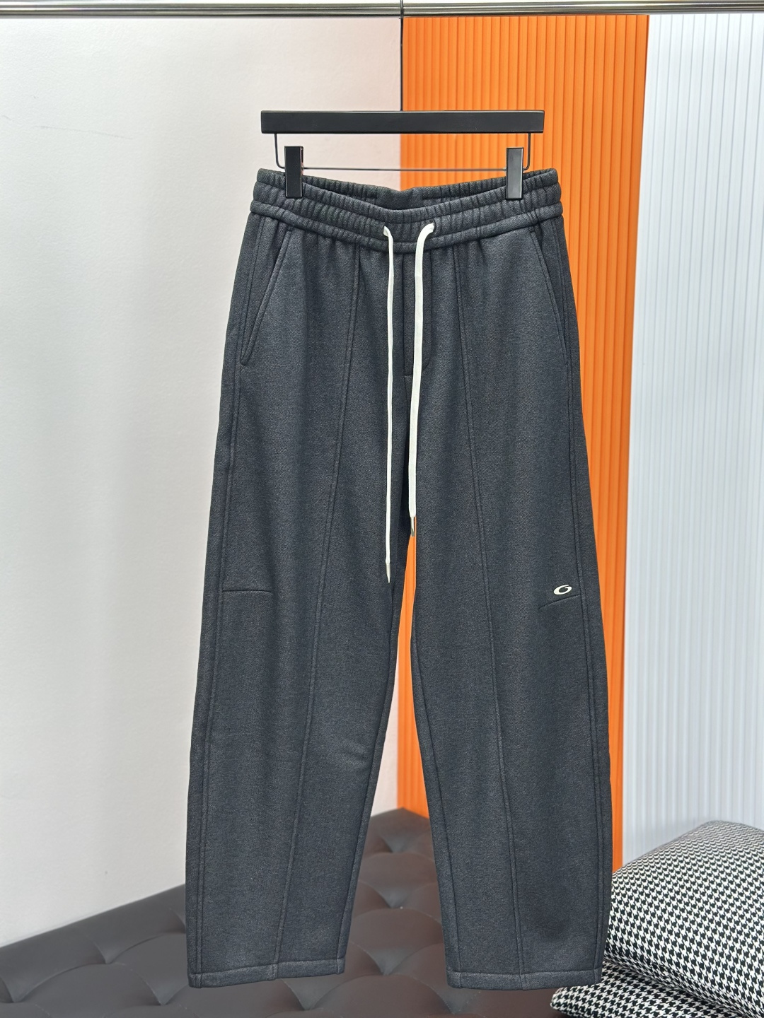 加绒加厚balenciaga巴黎世家2025秋冬系列！空气层复合热绒面料具有优异的透气性能，柔软轻盈不塌