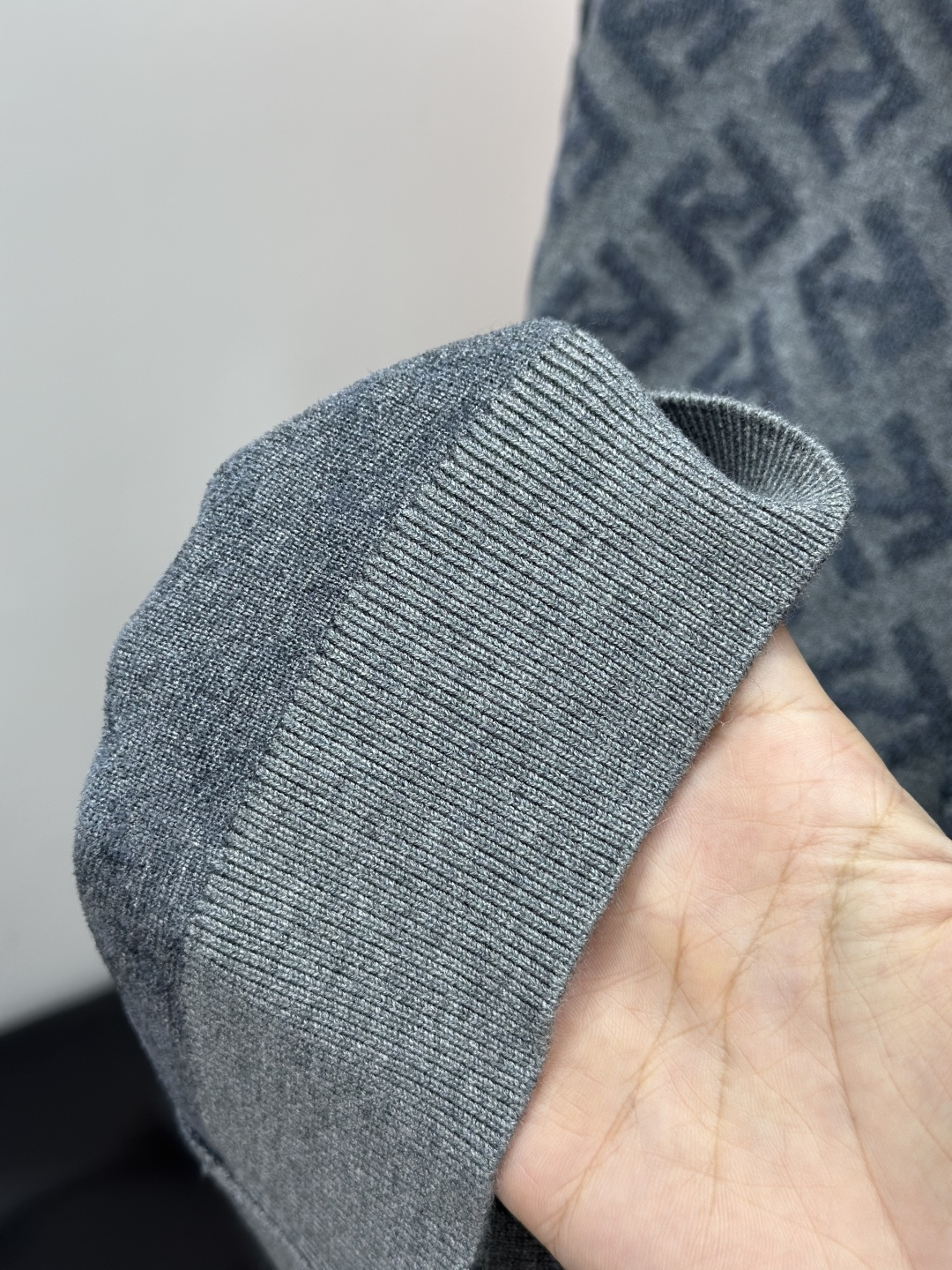 Fendi芬迪25秋冬圆领提花双F字母毛衣精品羊毛混纺毛衫 男款高端定制臻品系列 隶属品牌高端主线 专利