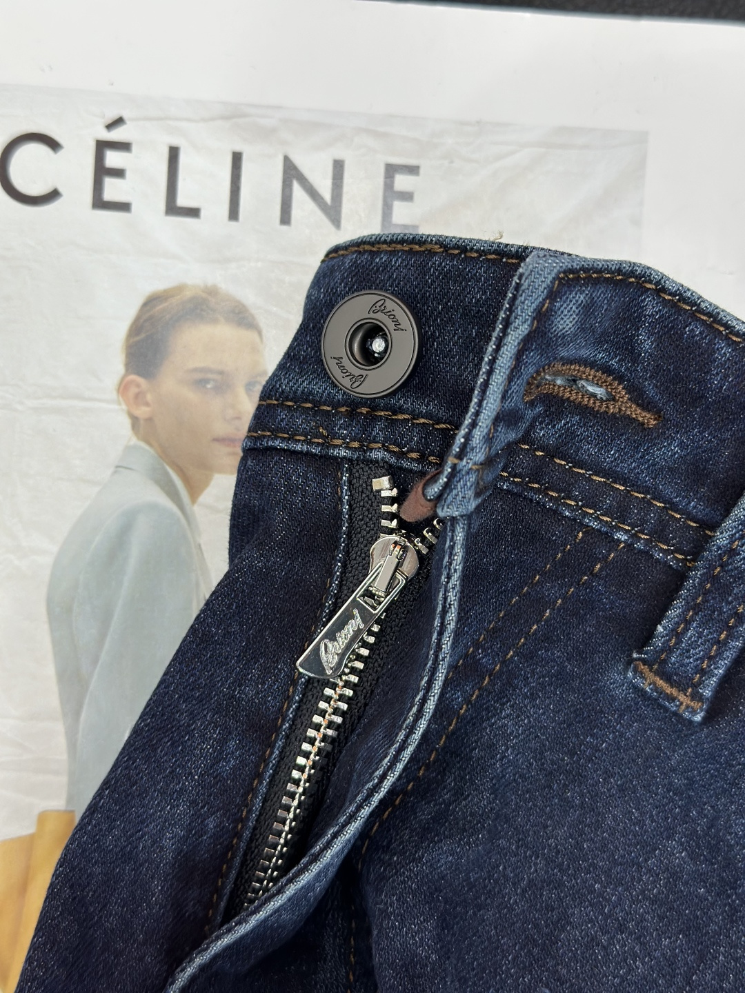 BERLUTI布鲁提💥四季款，独家专供新款修身小直筒牛仔裤👖高端版本！专柜定制面料 透气舒适度高，细节无