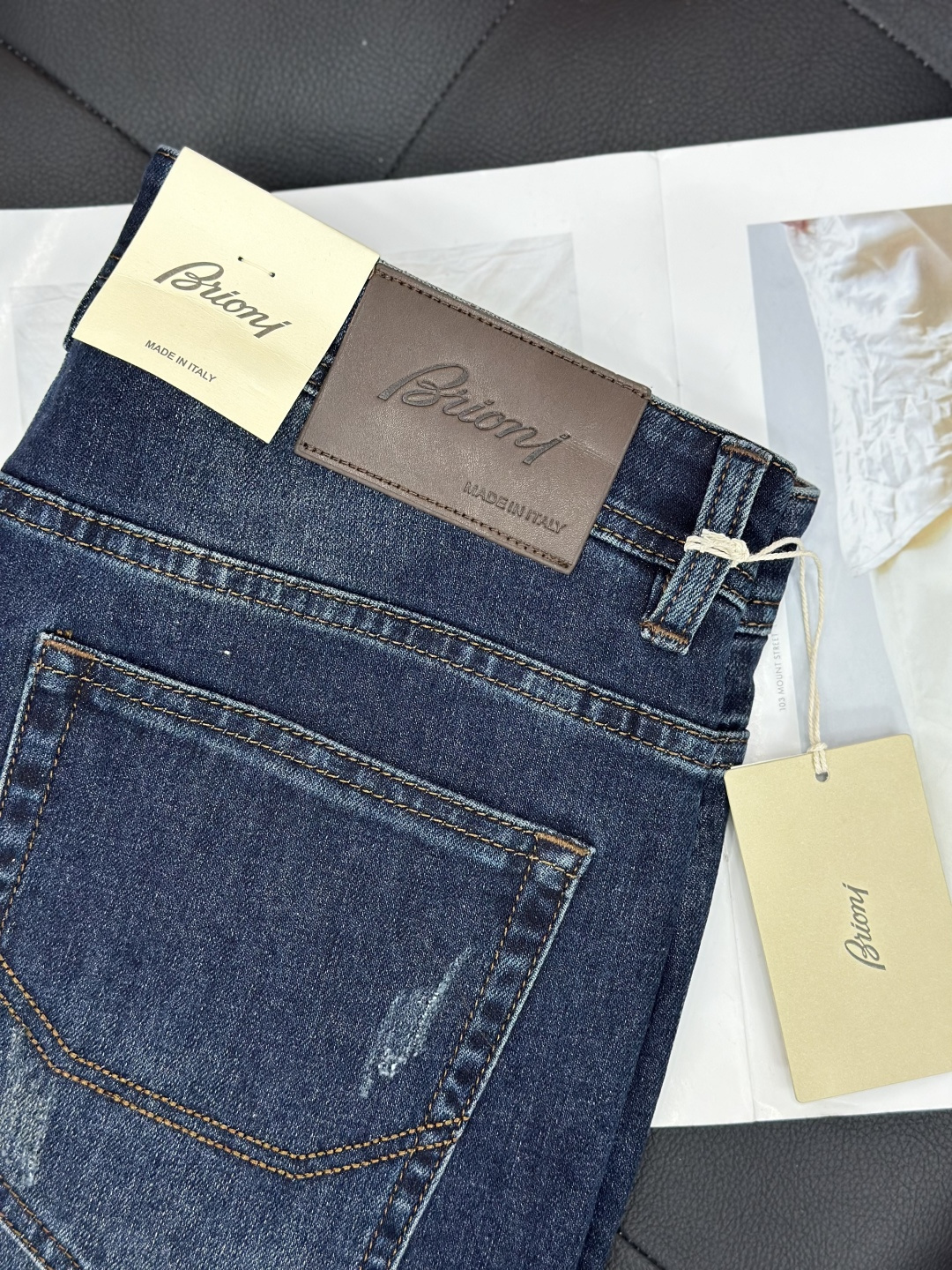 BERLUTI布鲁提💥四季款，独家专供新款修身小直筒牛仔裤👖高端版本！专柜定制面料 透气舒适度高，细节无