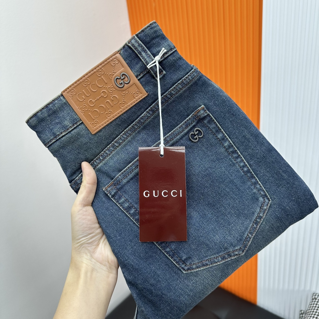Gucci古奇💥四季款，独家专供新款修身小直筒牛仔裤👖高端版本！专柜定制面料 透气舒适度高，细节无可挑剔