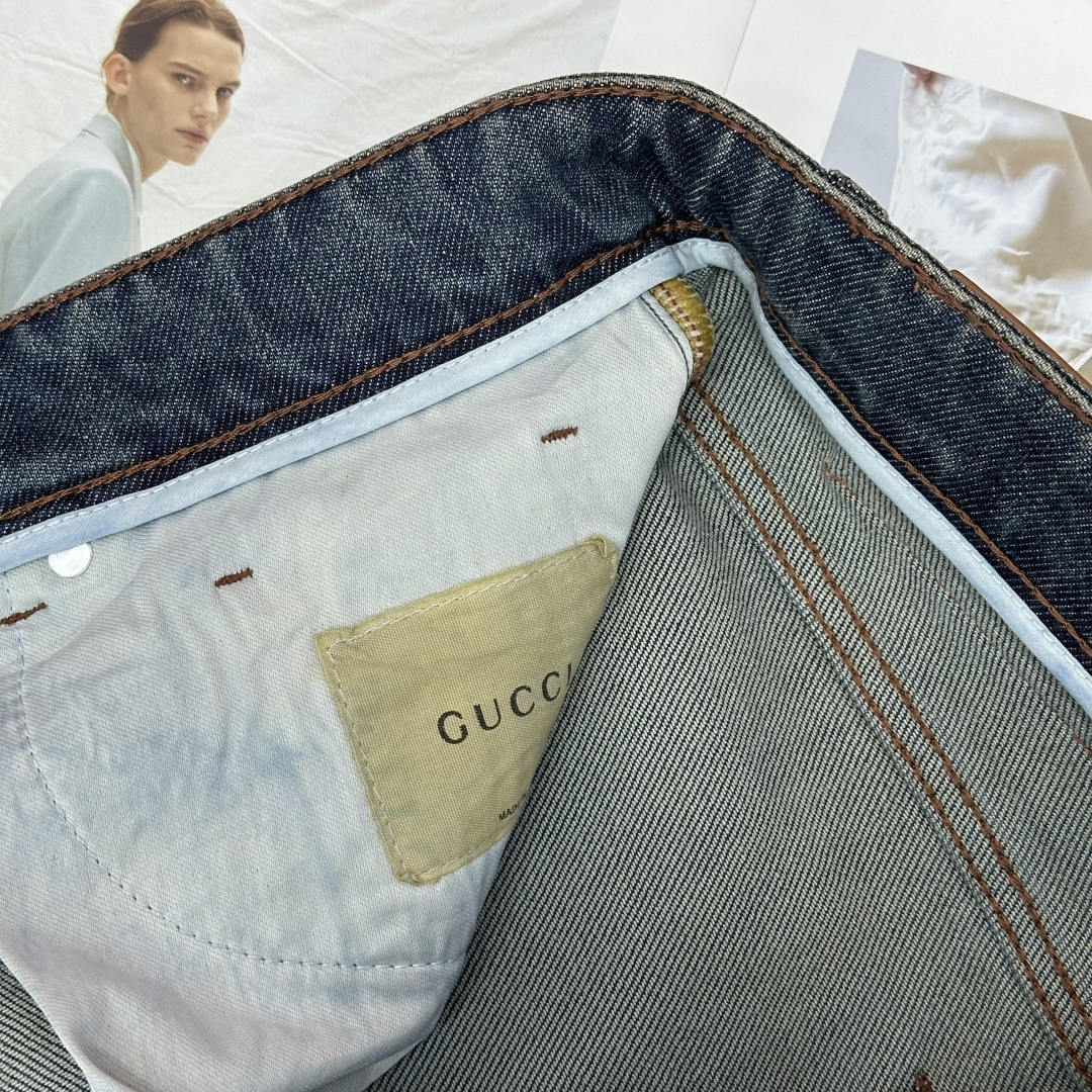 Gucci古奇💥四季款，独家专供新款修身小直筒牛仔裤👖高端版本！专柜定制面料 透气舒适度高，细节无可挑剔