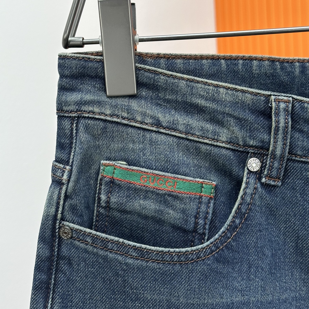 Gucci古奇💥四季款，独家专供新款修身小直筒牛仔裤👖高端版本！专柜定制面料 透气舒适度高，细节无可挑剔