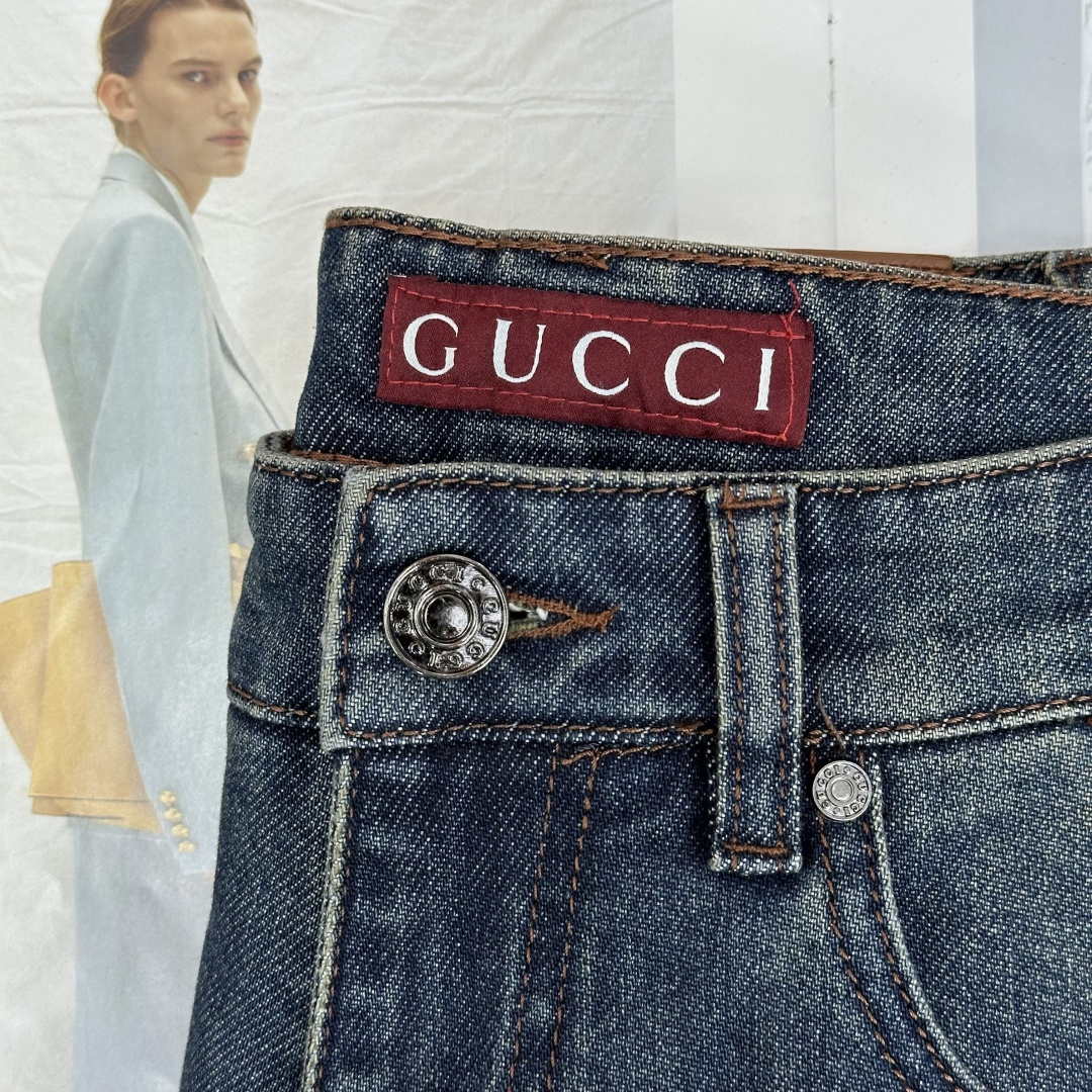 Gucci古奇💥四季款，独家专供新款修身小直筒牛仔裤👖高端版本！专柜定制面料 透气舒适度高，细节无可挑剔
