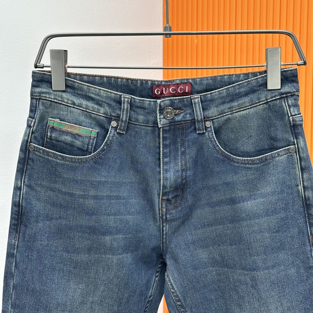 Gucci古奇💥四季款，独家专供新款修身小直筒牛仔裤👖高端版本！专柜定制面料 透气舒适度高，细节无可挑剔
