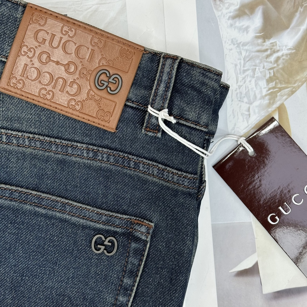 Gucci古奇💥四季款，独家专供新款修身小直筒牛仔裤👖高端版本！专柜定制面料 透气舒适度高，细节无可挑剔