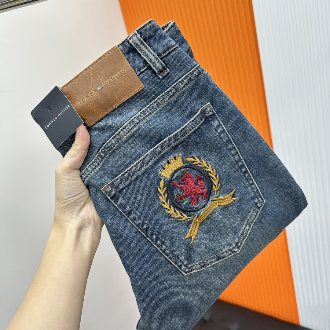 Tommy汤米💥四季款，独家专供新款修身小直筒牛仔裤👖高端版本！专柜定制面料 透气舒适度高，细节无可挑剔