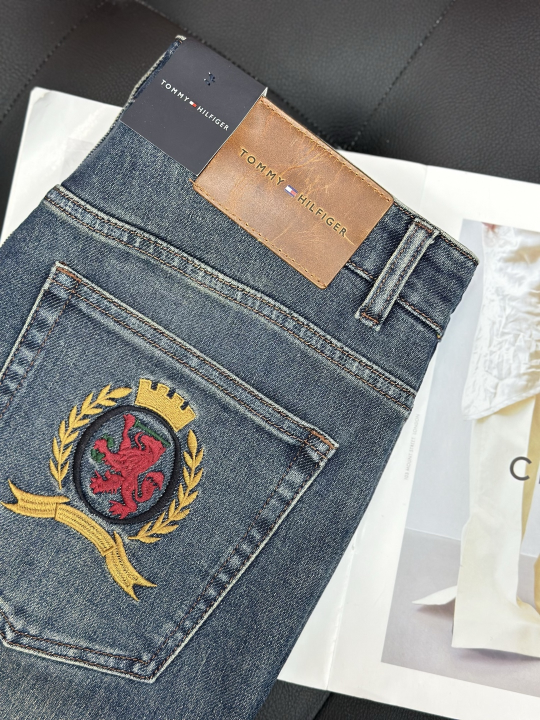 Tommy汤米💥四季款，独家专供新款修身小直筒牛仔裤👖高端版本！专柜定制面料 透气舒适度高，细节无可挑剔