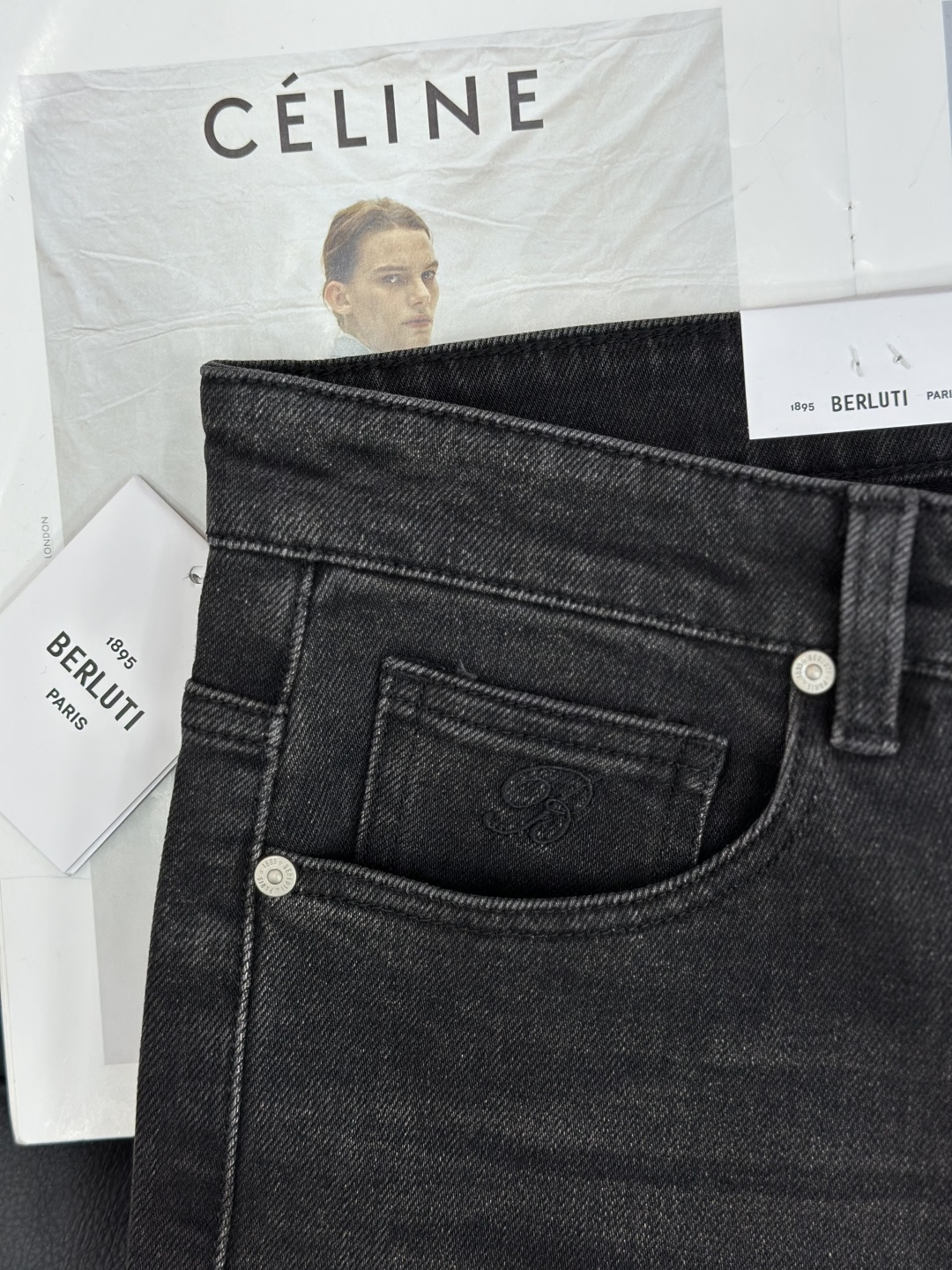 BERLUTI布鲁提💥四季款，独家专供新款修身小直筒牛仔裤👖高端版本！专柜定制面料 透气舒适度高，细节无