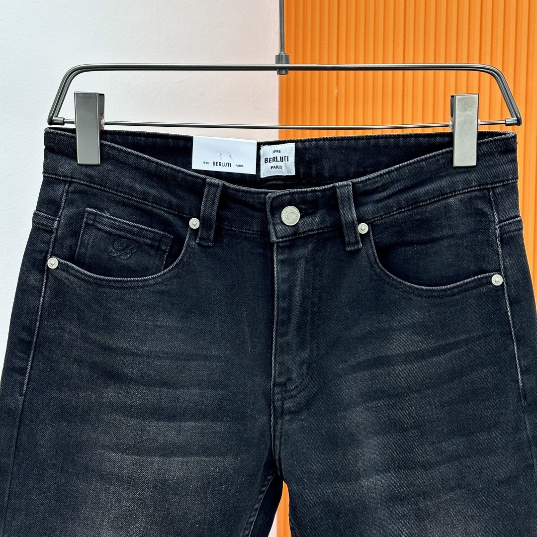 BERLUTI布鲁提💥四季款，独家专供新款修身小直筒牛仔裤👖高端版本！专柜定制面料 透气舒适度高，细节无