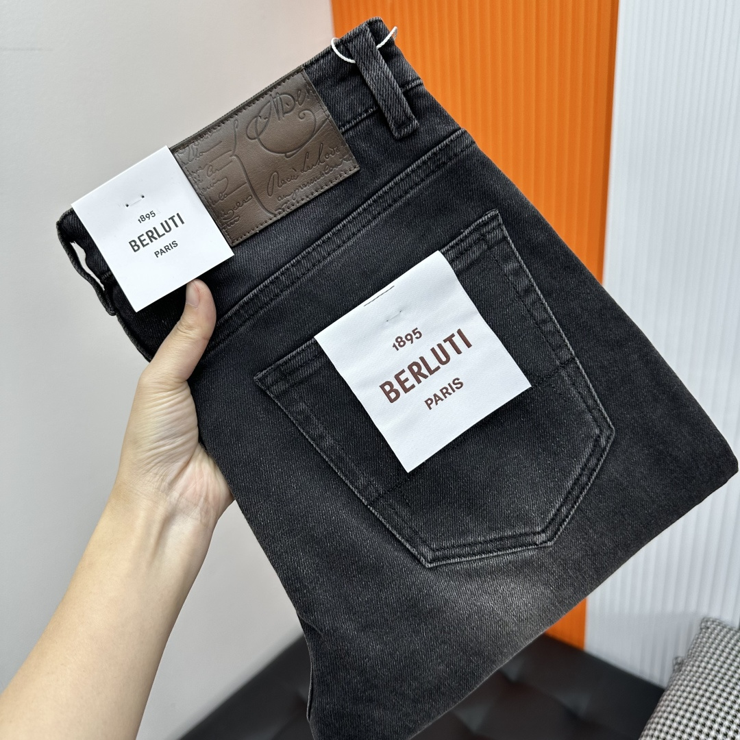 BERLUTI布鲁提💥四季款，独家专供新款修身小直筒牛仔裤👖高端版本！专柜定制面料 透气舒适度高，细节无
