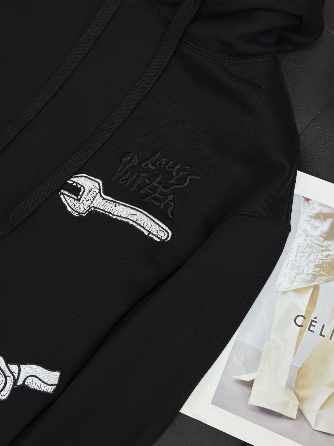 LV 驴家LOUIS VUITTON 25FW 全刺绣连帽卫衣帽衫480g高级精梳棉面料 前后都是立体刺