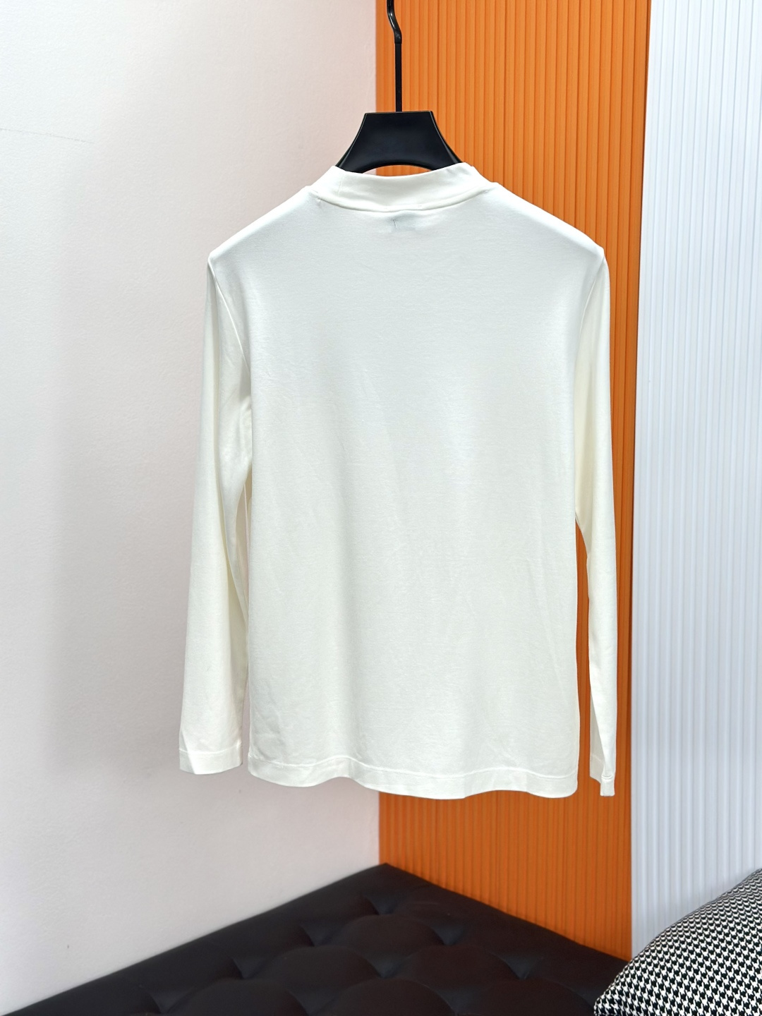 Burberry巴宝莉、2025秋冬新款刺绣长袖打底T恤！选用棉中贵族PIMA棉的高端80支纱线，慕斯棉