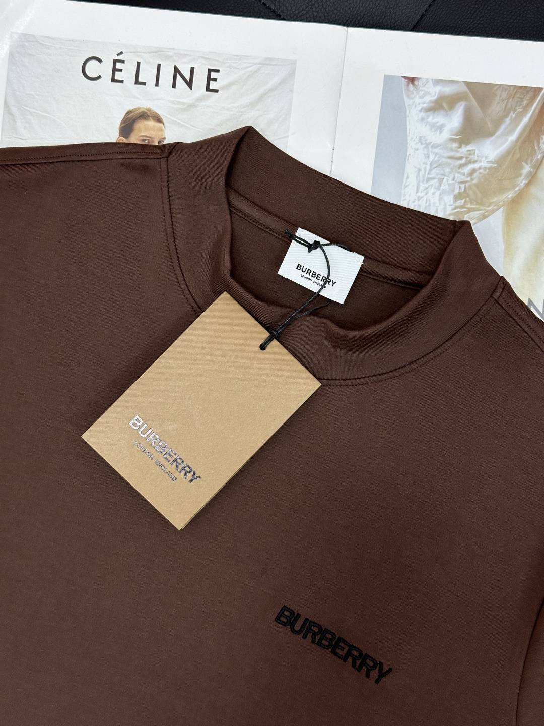 Burberry巴宝莉、2025秋冬新款刺绣长袖打底T恤！选用棉中贵族PIMA棉的高端80支纱线，慕斯棉