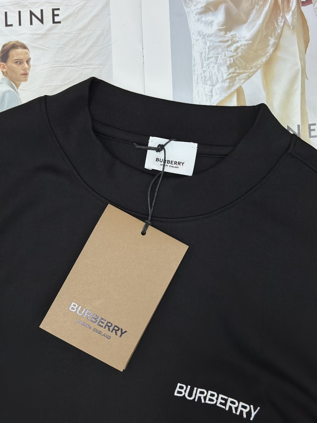 Burberry巴宝莉、2025秋冬新款刺绣长袖打底T恤！选用棉中贵族PIMA棉的高端80支纱线，慕斯棉