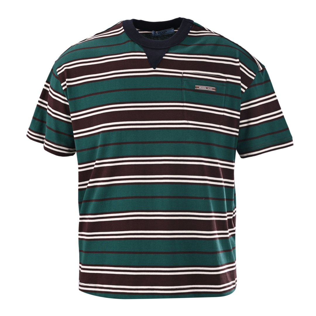 (Versión superior) Camiseta PRADA PRD de manga corta con bolsillo a rayas verdes. Material de rayas exclusivo de doble …