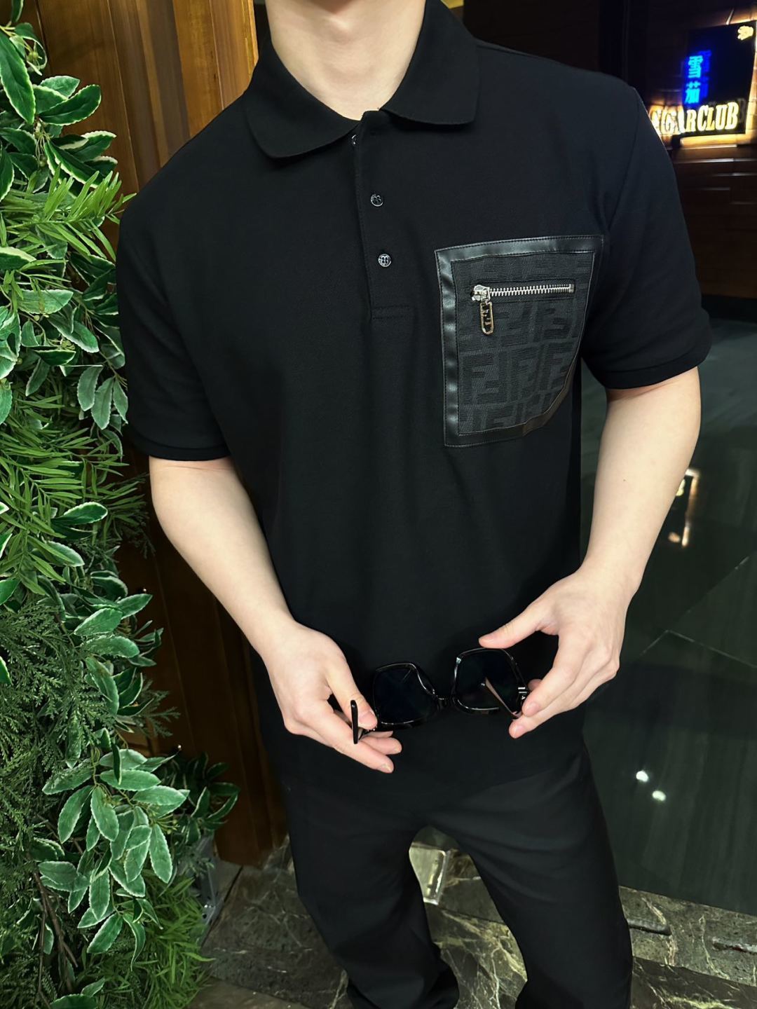 Fendi FD FF Polo de manga corta con bolsillo de cremallera, referencia de uso