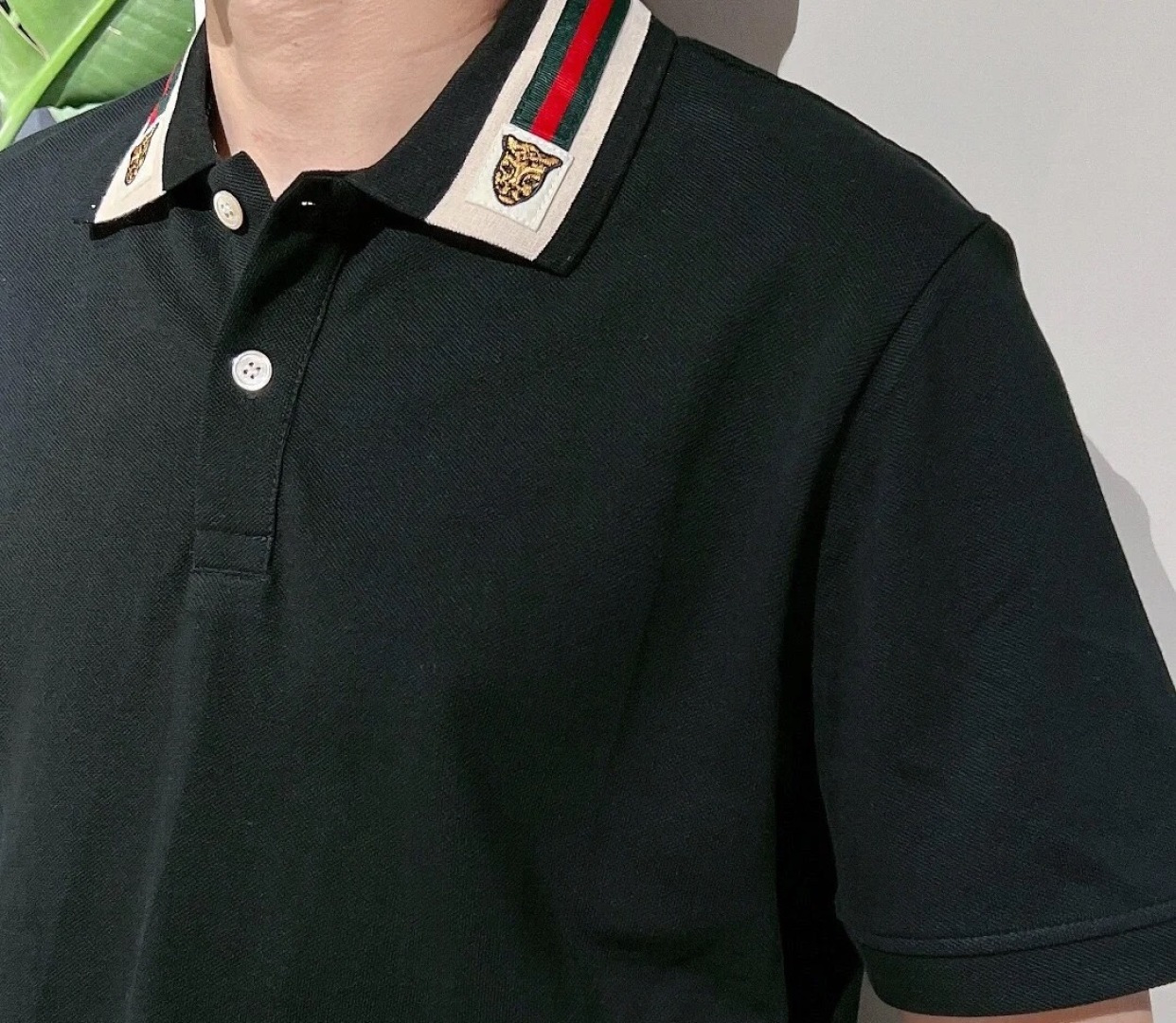 GUCCI GUC polo de manga corta con bordado de cabeza de tigre y cinta tejida roja y verde, referencia de uso