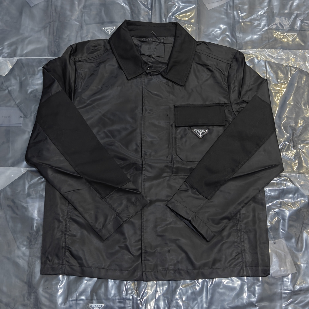 PRADA Prada PRD abrigo de chaqueta de nailon con bolsillo con solapa empalmado Tiro de bienes reales