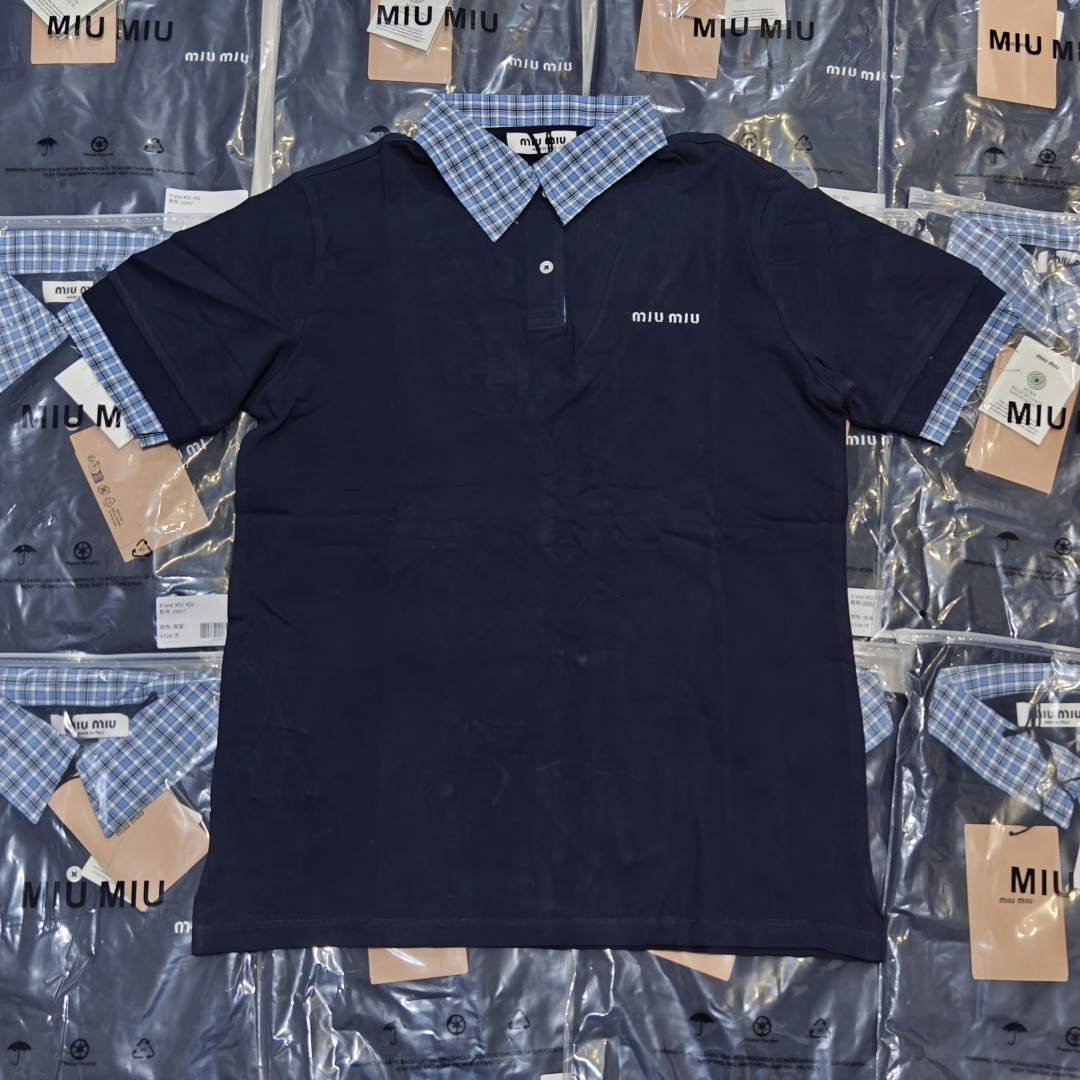 MIU MIU 缪缪 MM polo de manga corta con cuello a cuadros azules y logo, foto real del lote